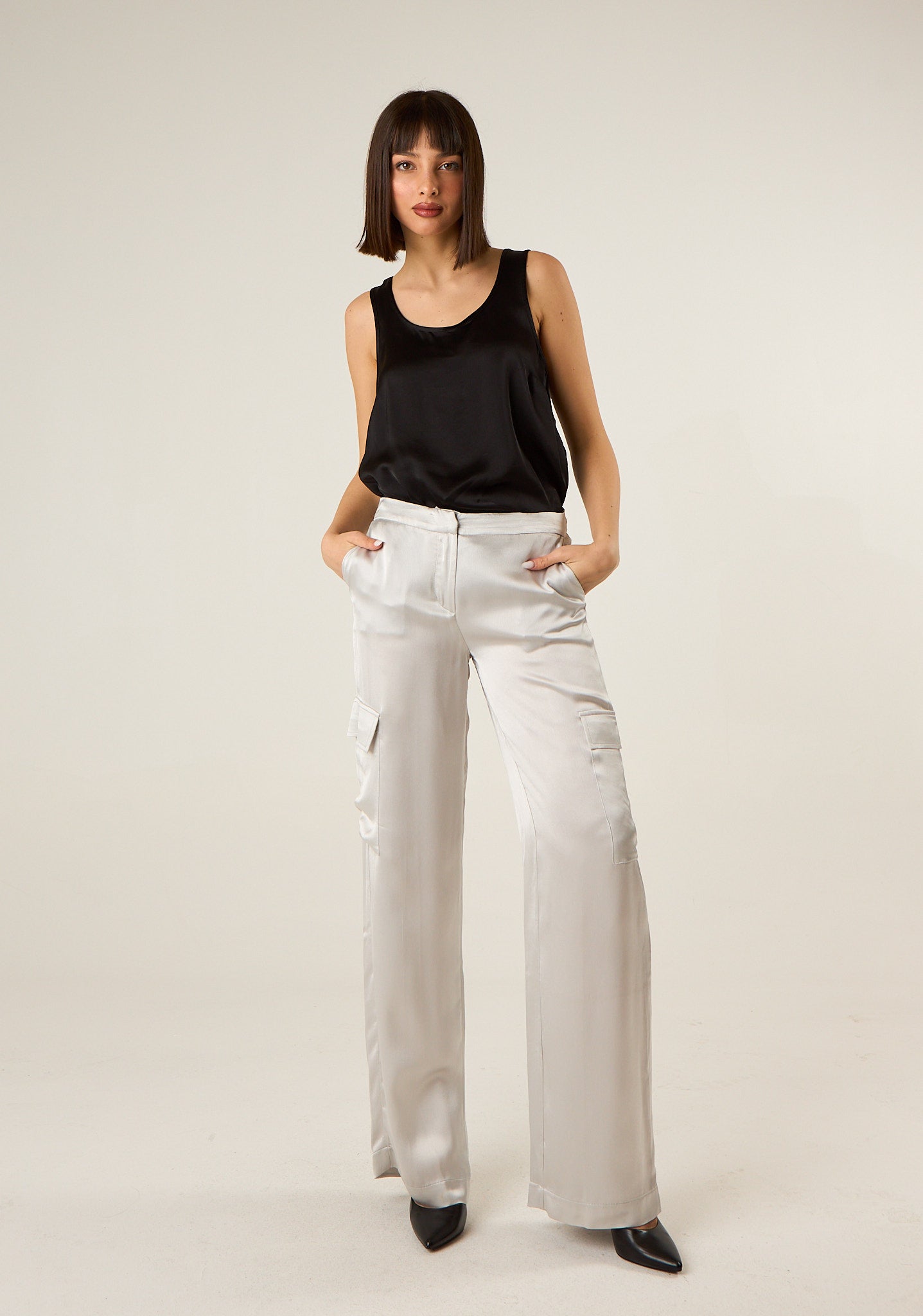 Pantalone cargo in raso