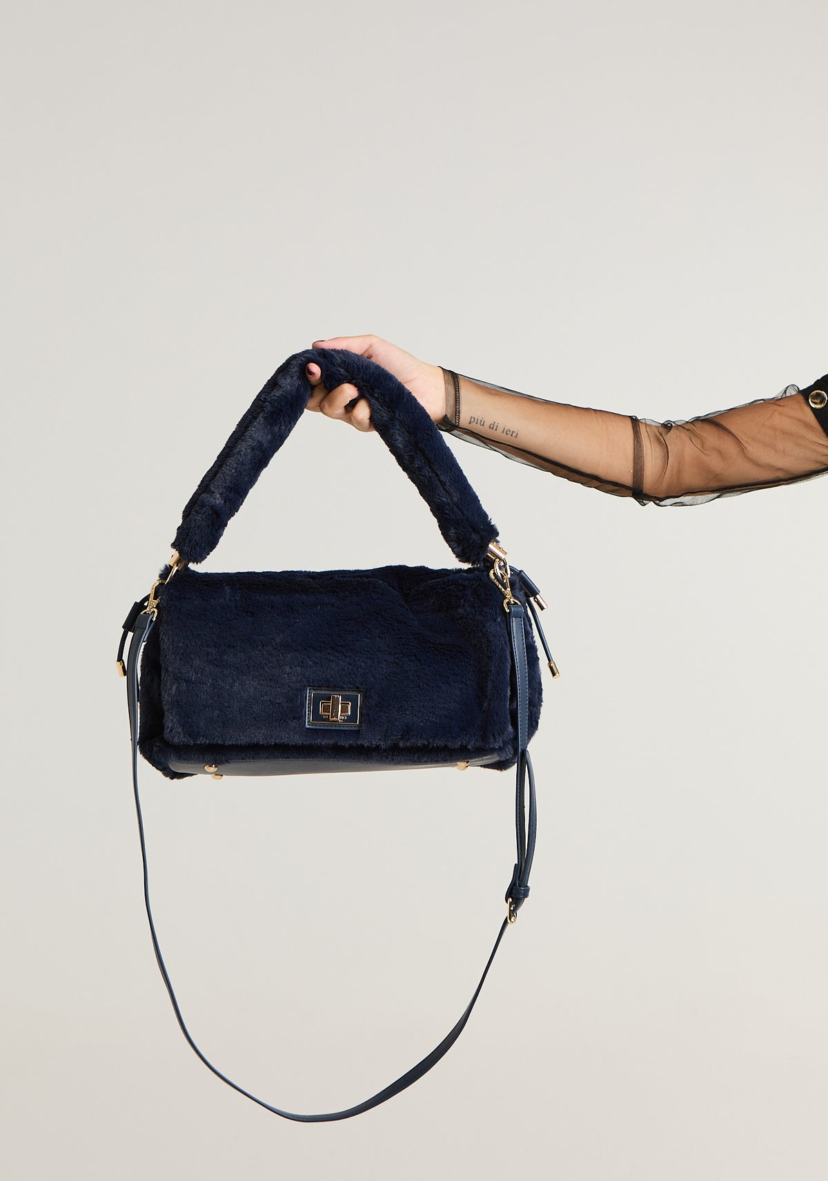Borsa baguette in pelo con tracolla