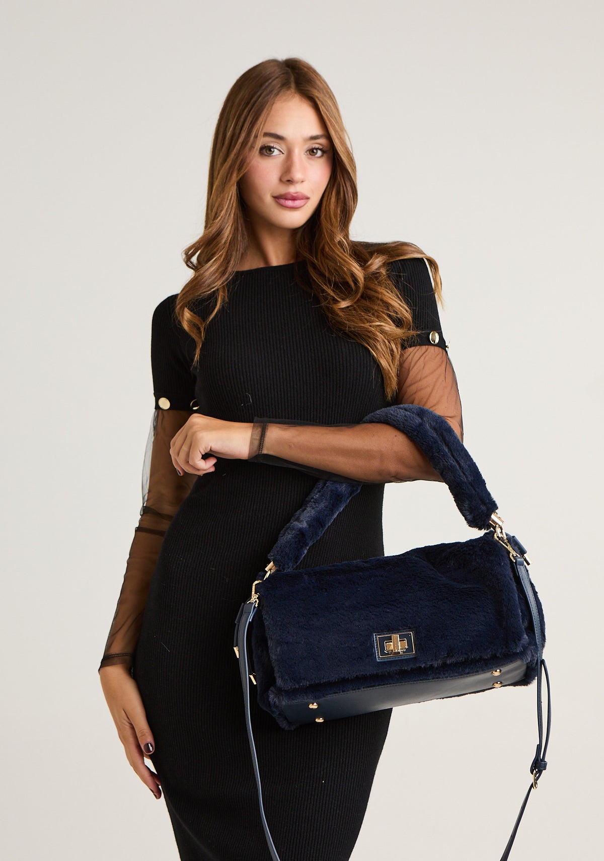 Borsa baguette in pelo con tracolla