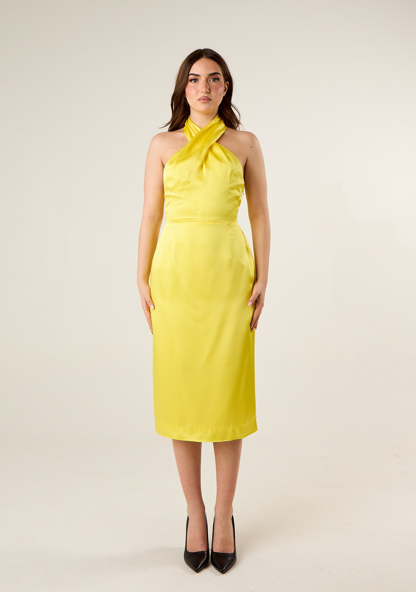 Abito midi con incrocio su collo