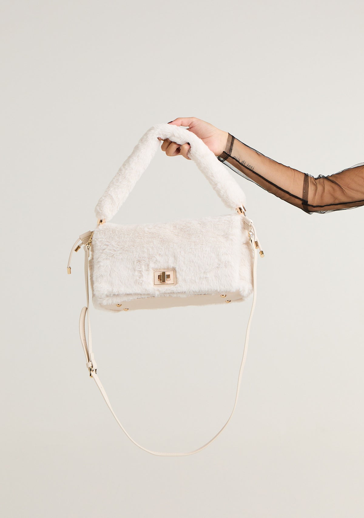 Borsa baguette in pelo con tracolla