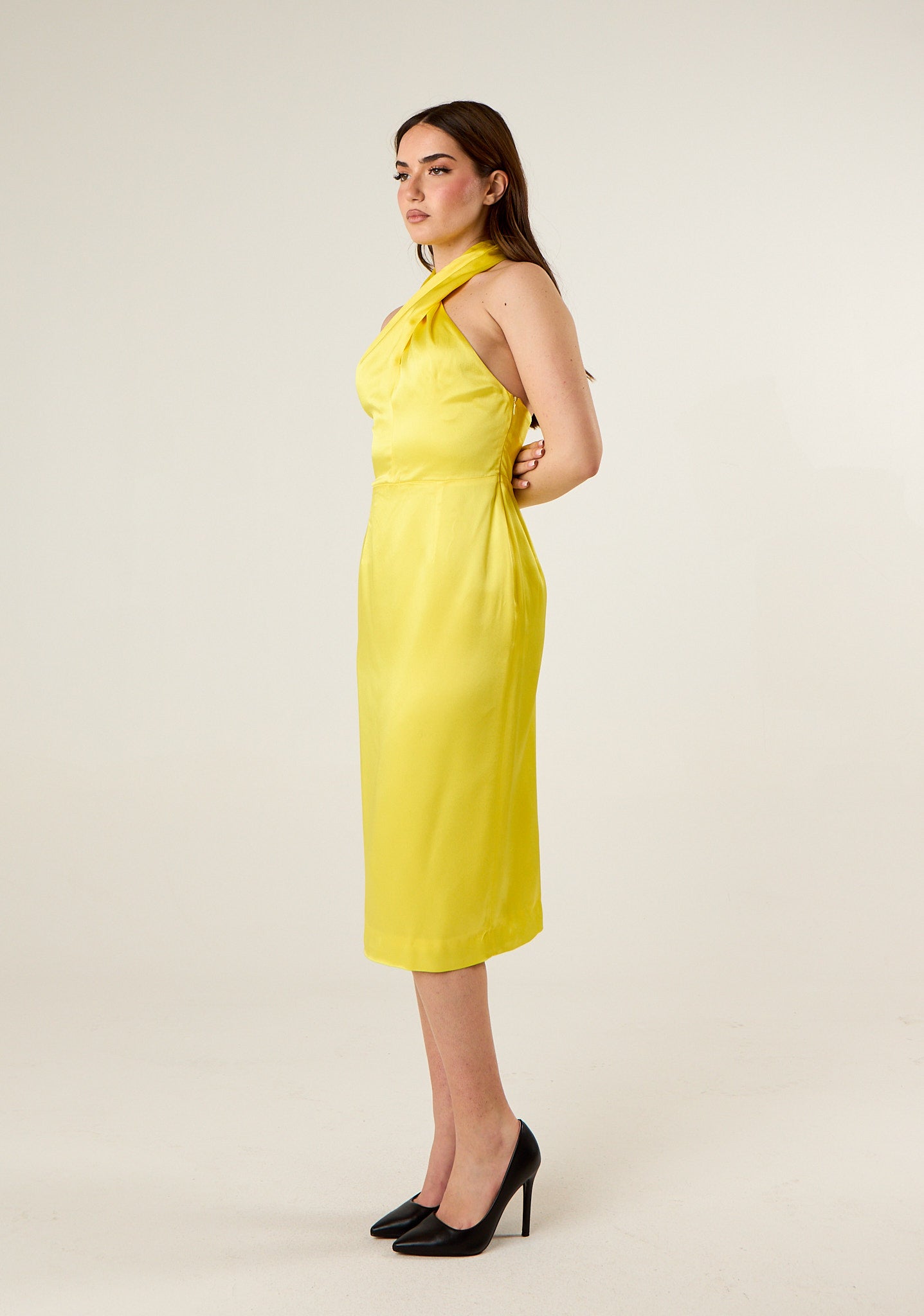 Abito midi con incrocio su collo