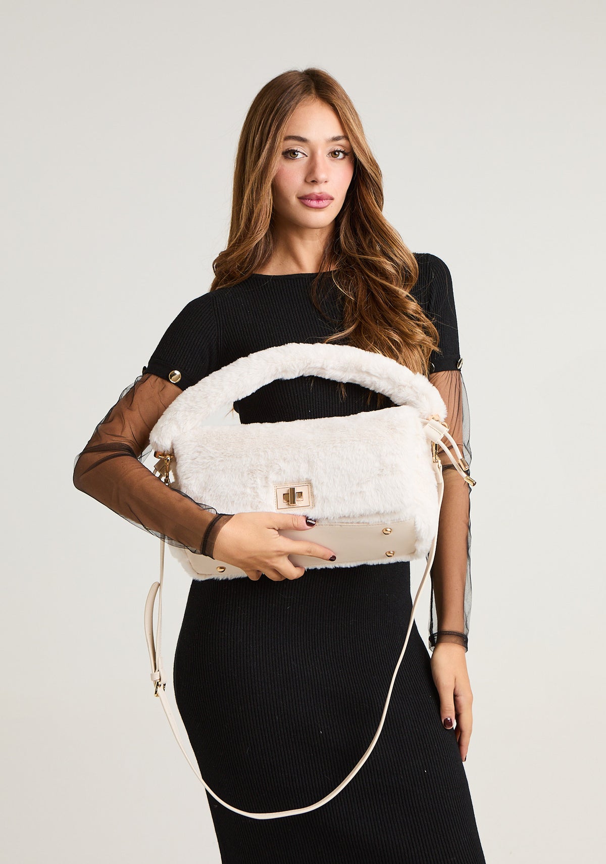 Borsa baguette in pelo con tracolla