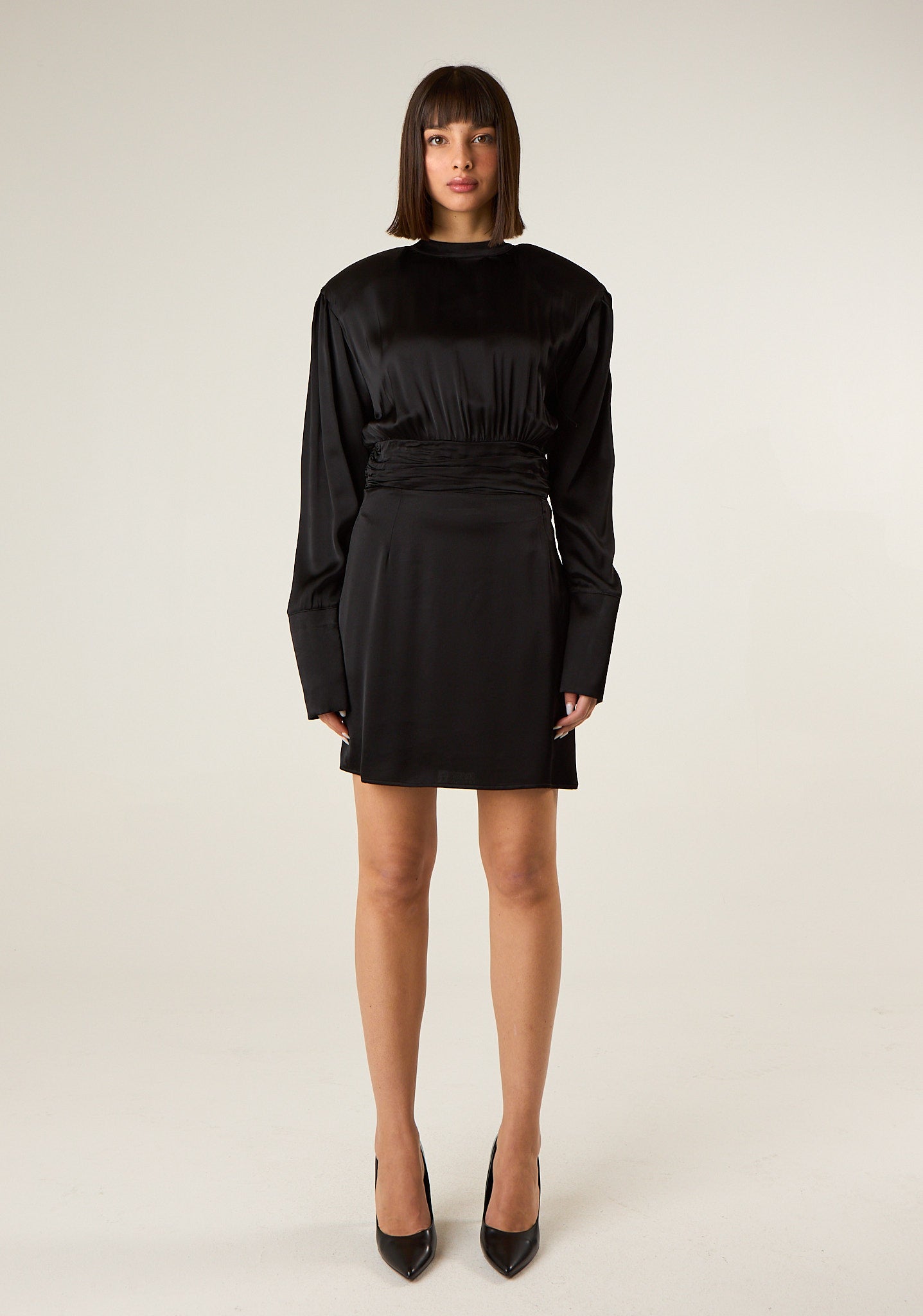 Abito corto accollato