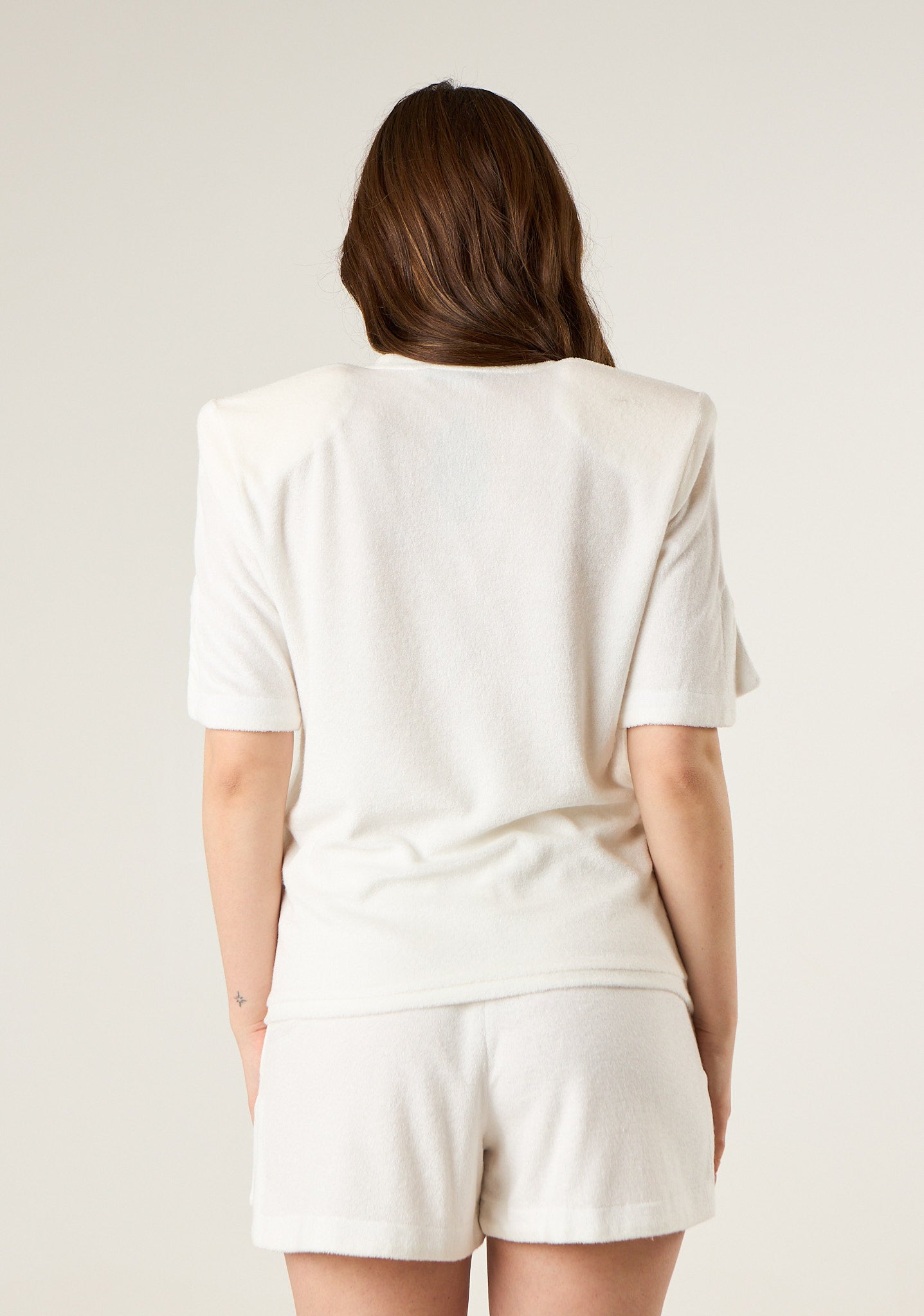 T-shirt oversize con spalline