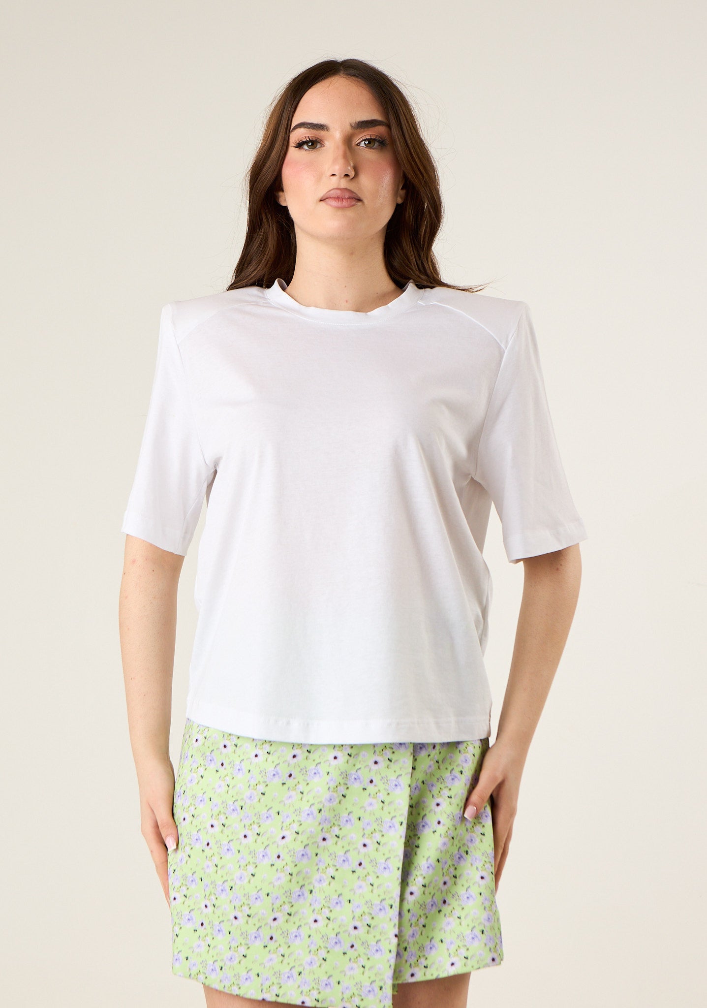 T-shirt basic con spalline