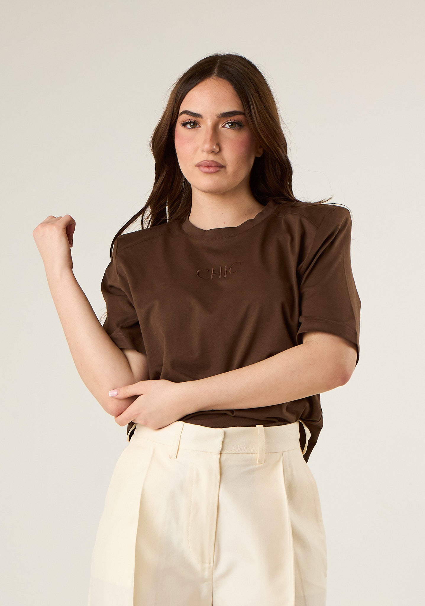 T-shirt basic con spalline