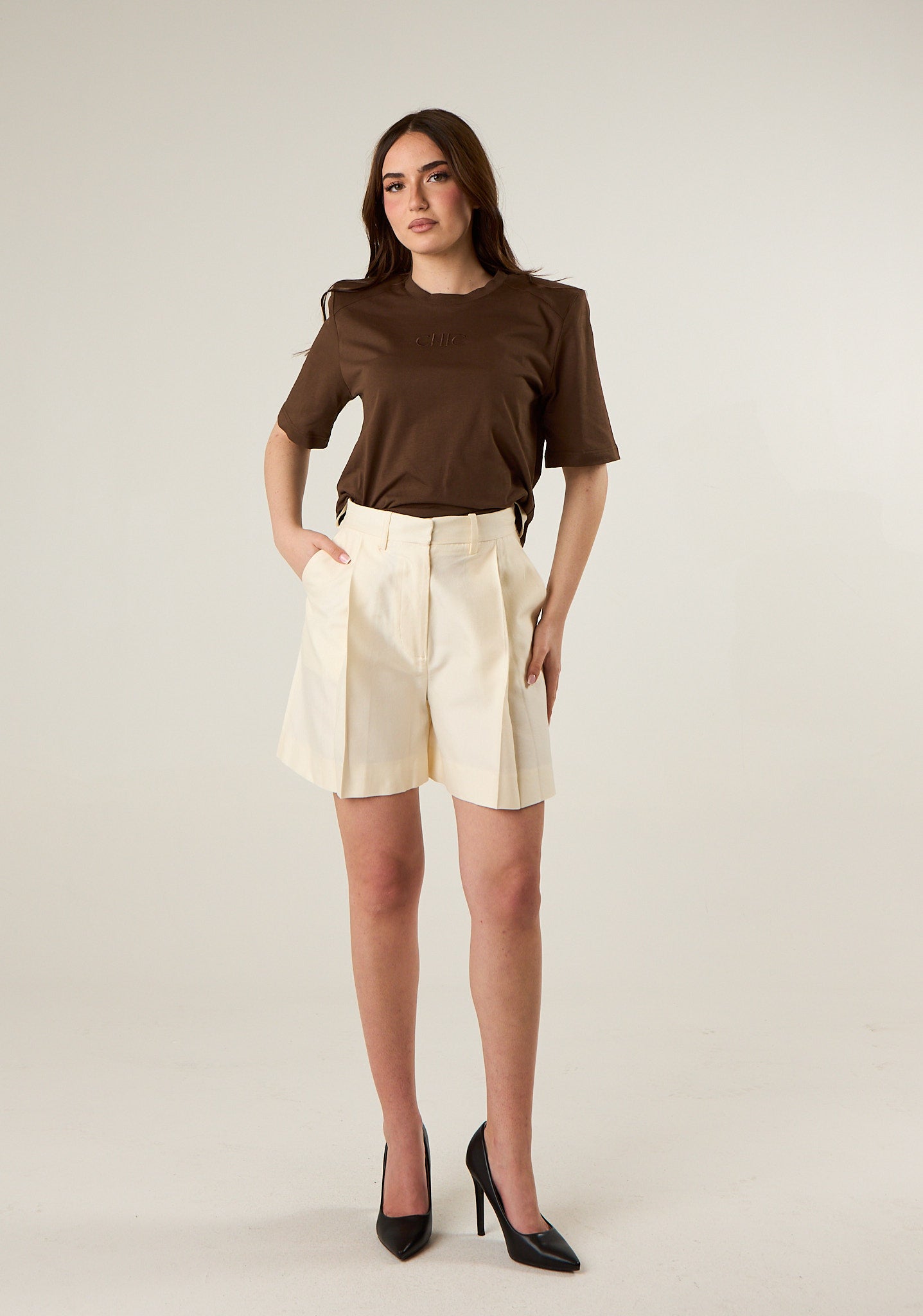 T-shirt basic con spalline