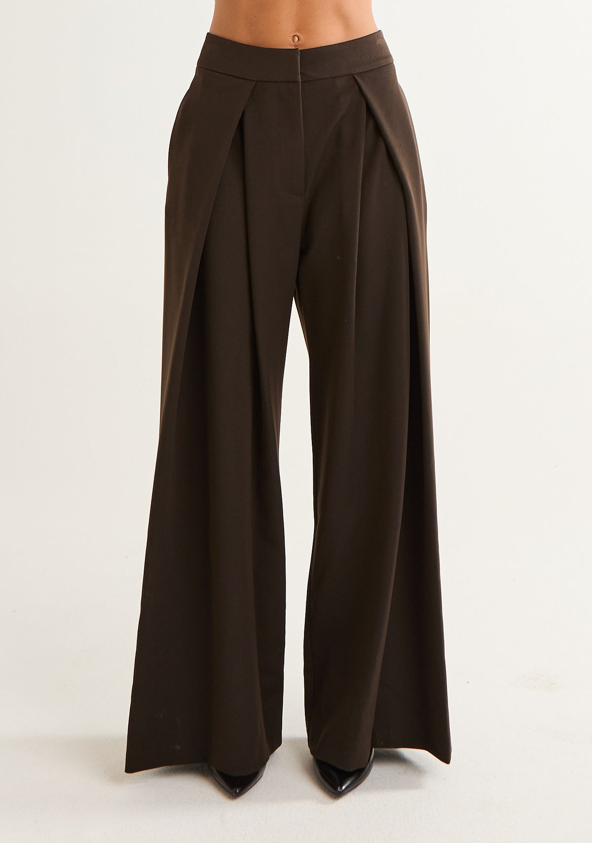 Pantalone con piega