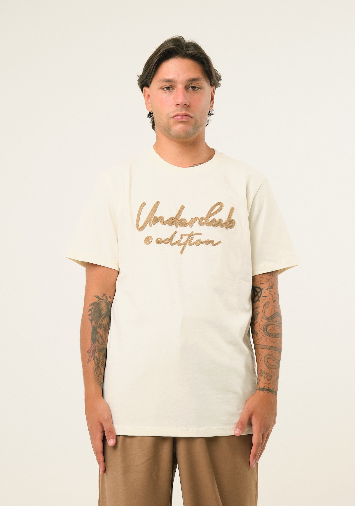 T-shirt con logo ricamato