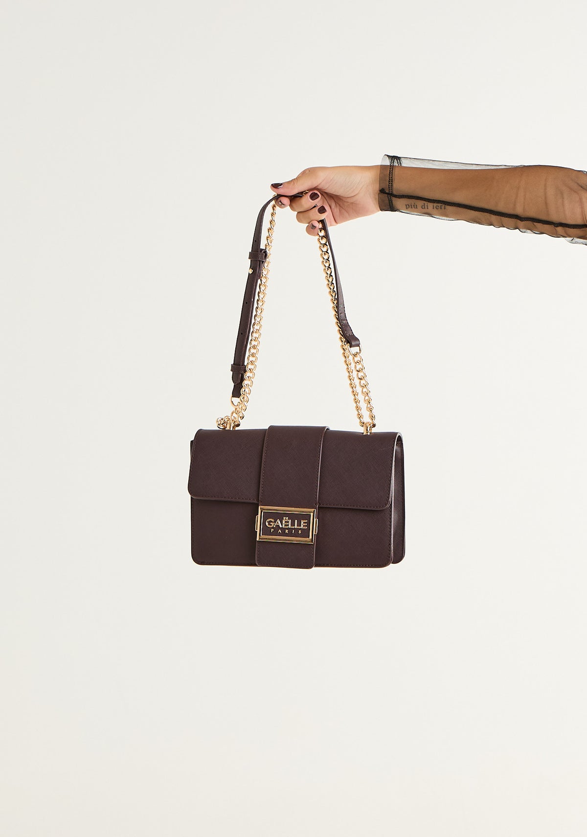 Borsa regular con patta logata in saffiano
