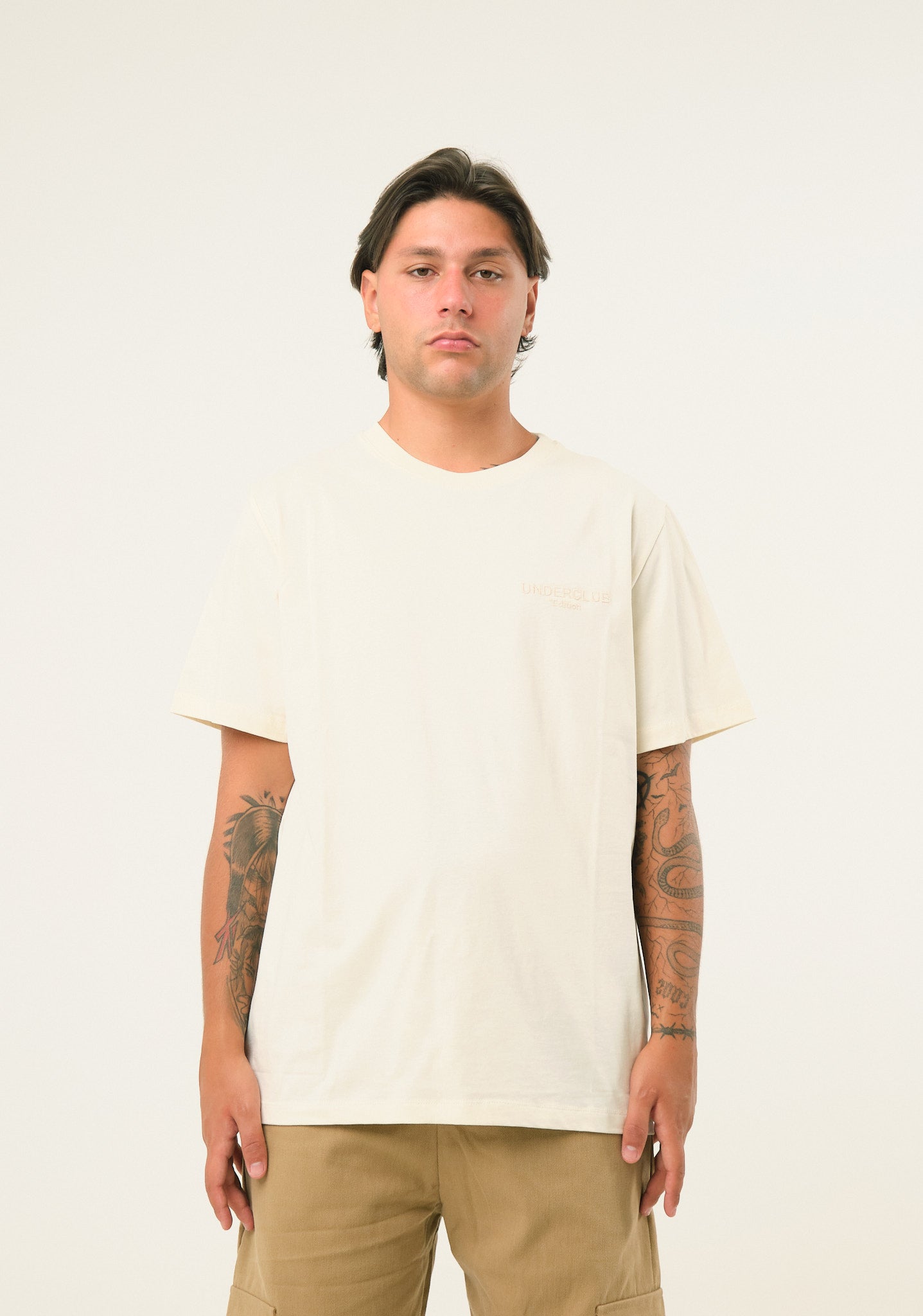 T-shirt con logo ricamato laterale