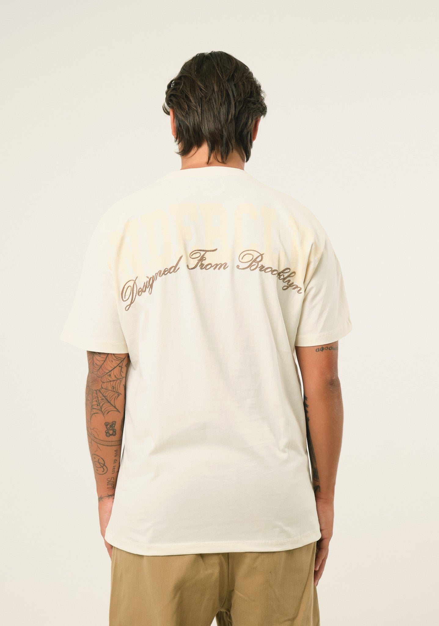 T-shirt con frase ricamata