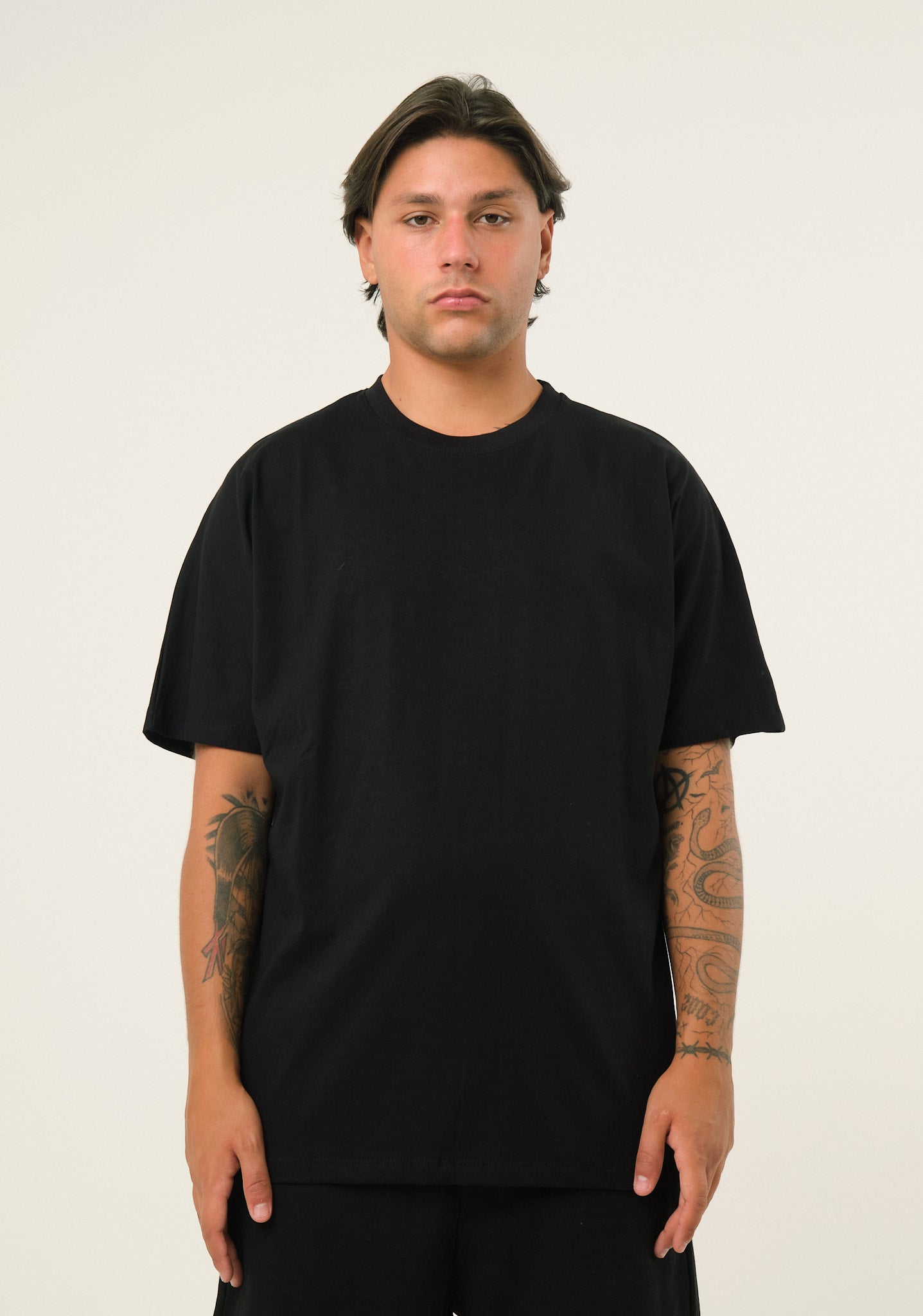 T-shirt con frase ricamata
