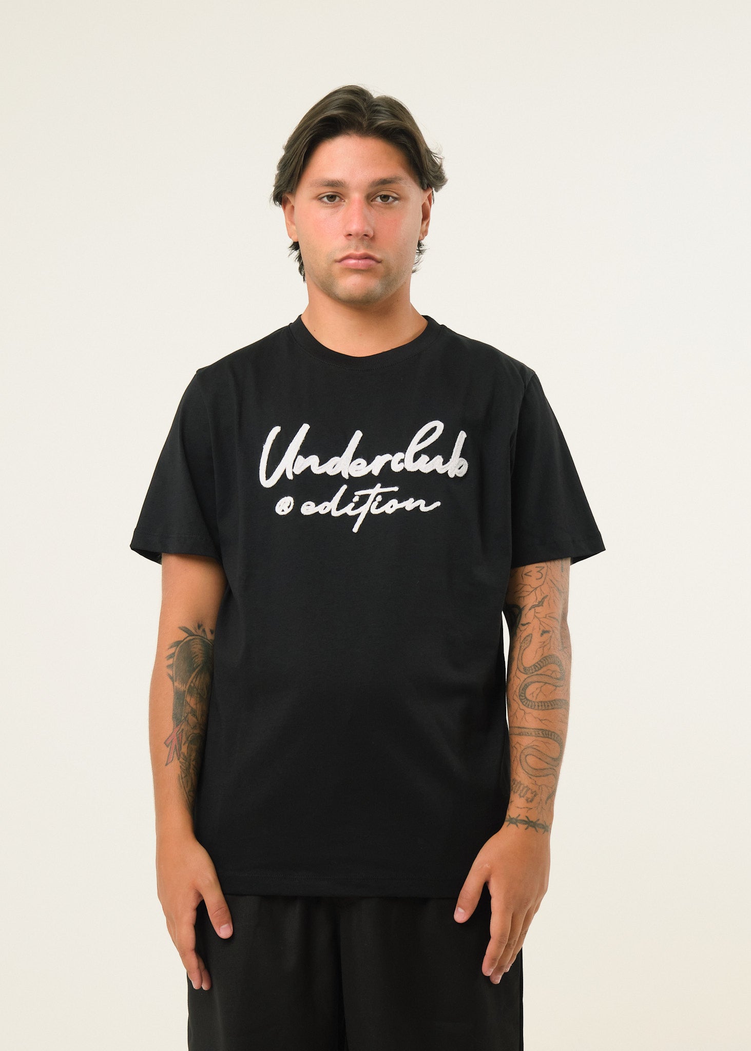 T-shirt con logo ricamato