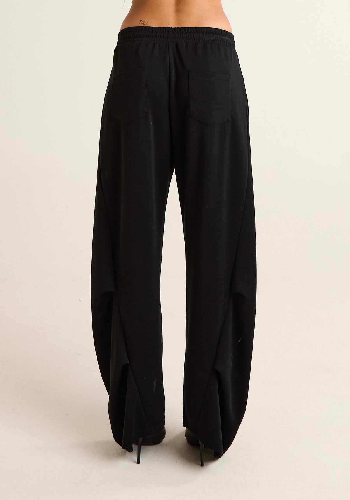 Pantalone tuta a taglio barrel