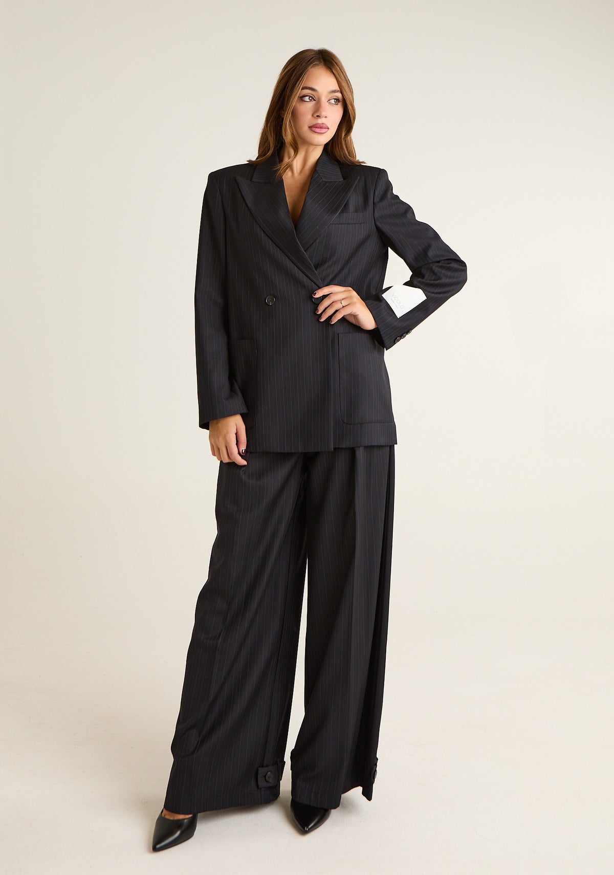 Pantalone gessato a gambe ampie
