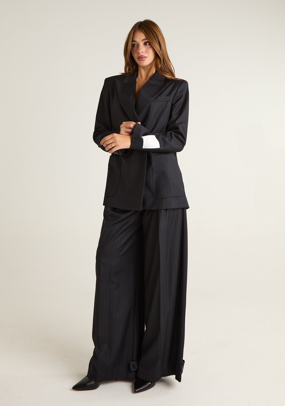 Pantalone gessato a gambe ampie