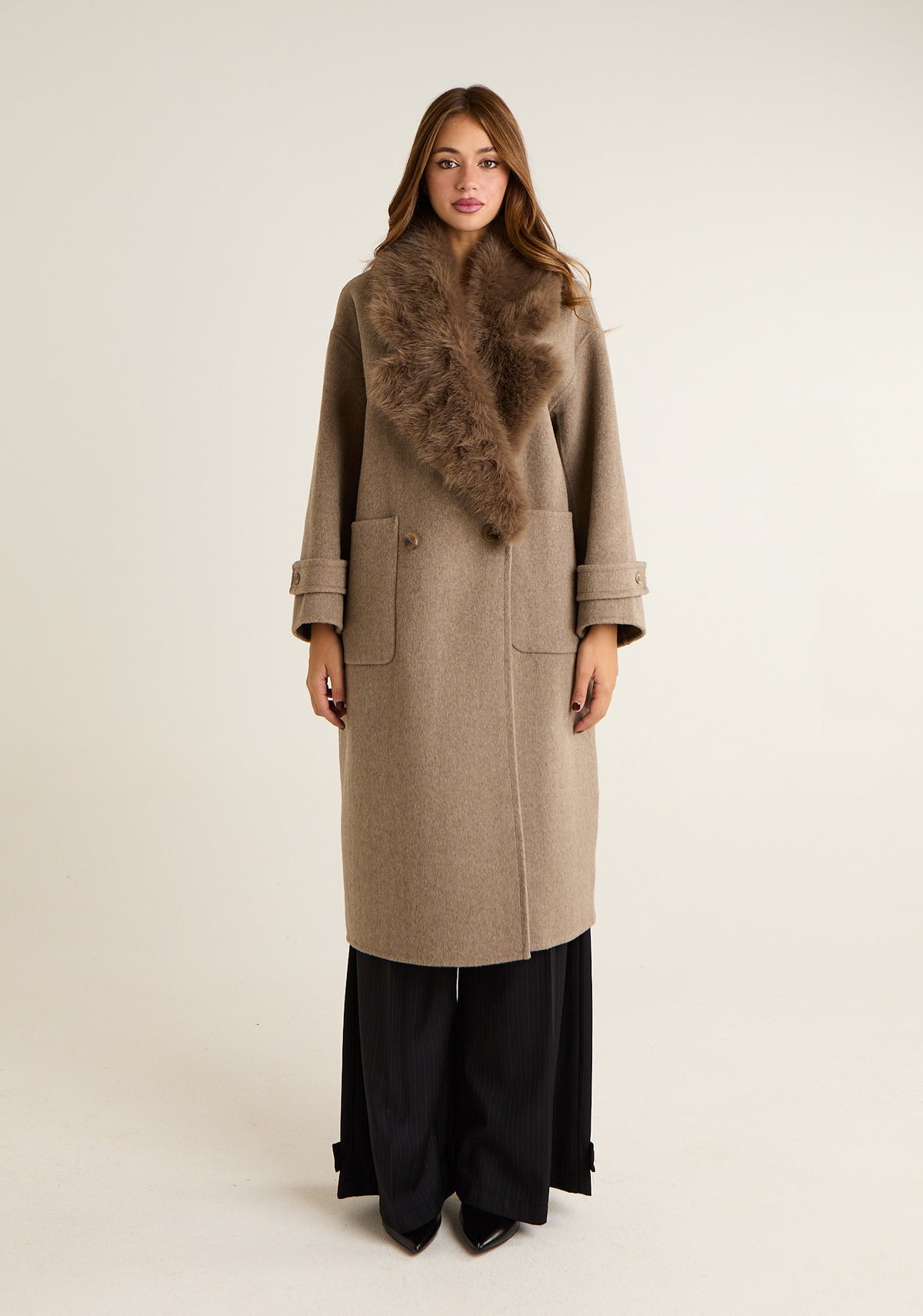 Cappotto lungo con collo in pelliccia