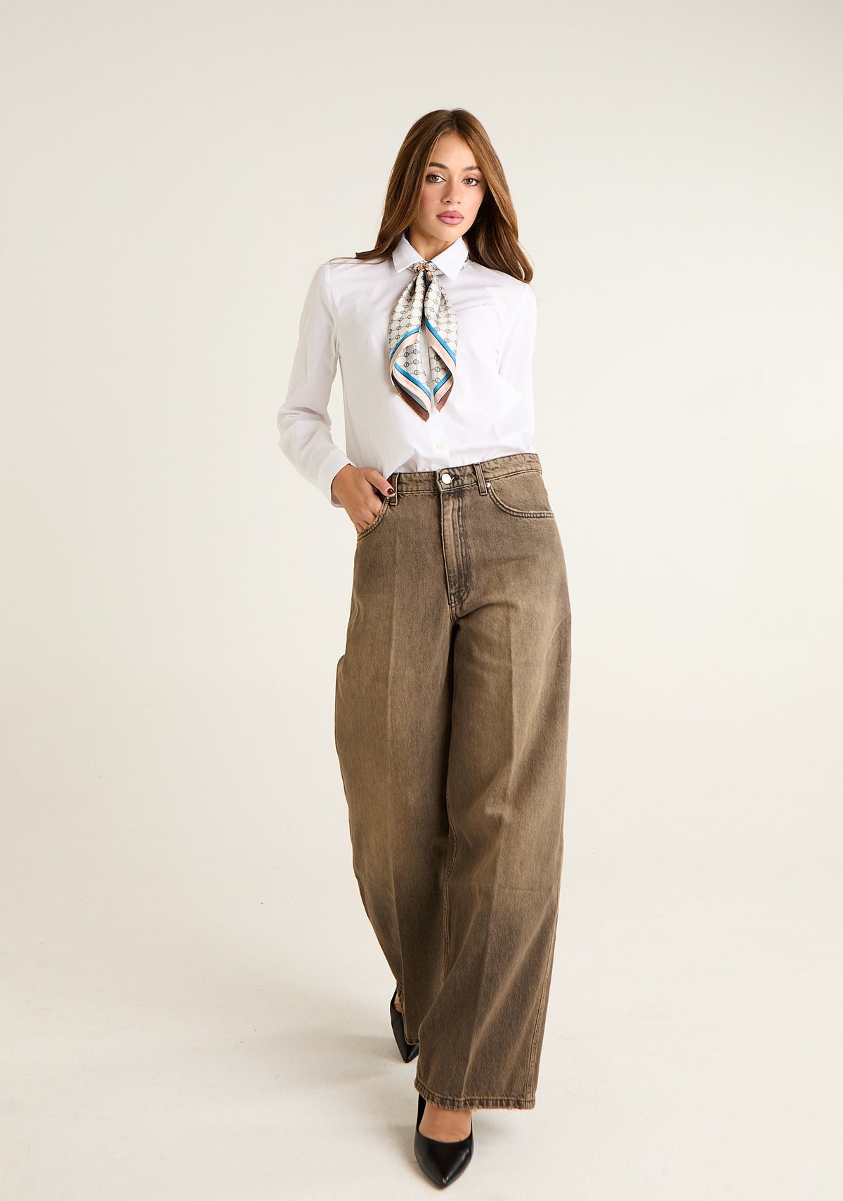 Jeans palazzo con sabbiatura