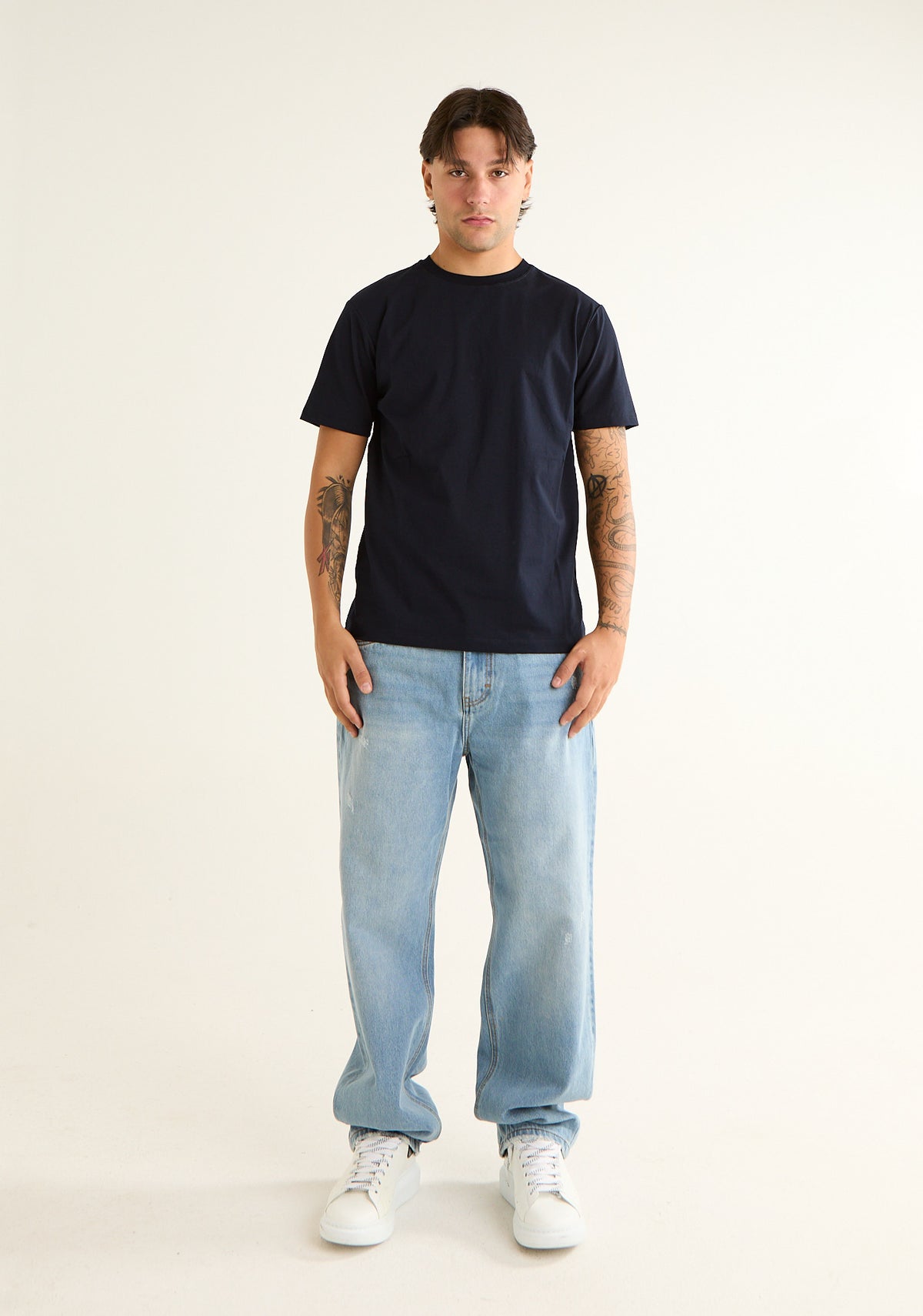 T-shirt tinta unita a taglio pulito