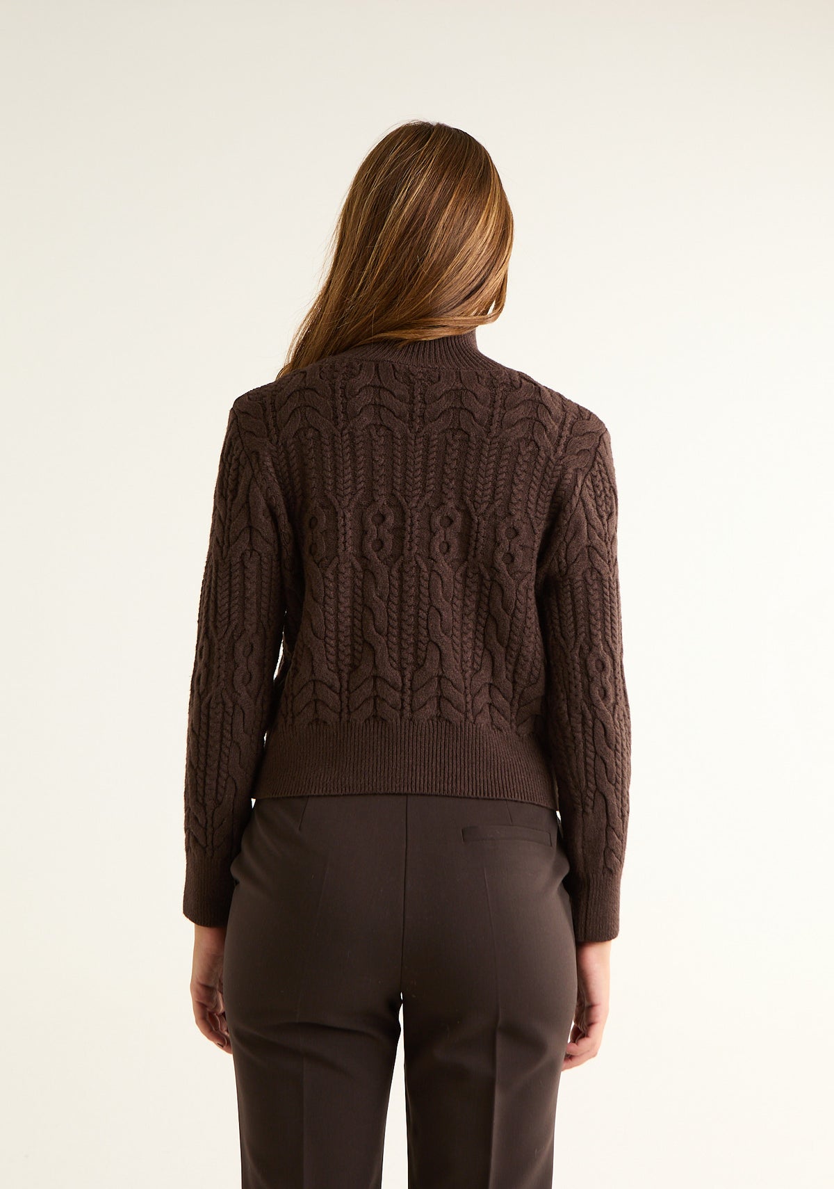 Maglia con lavorazione geometrica