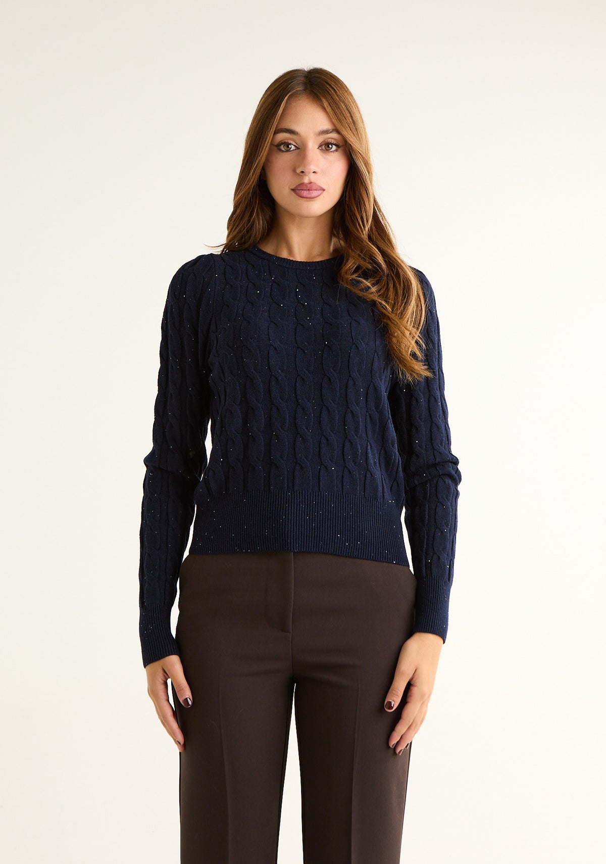 Maglia girocollo con lavorazione geometrica