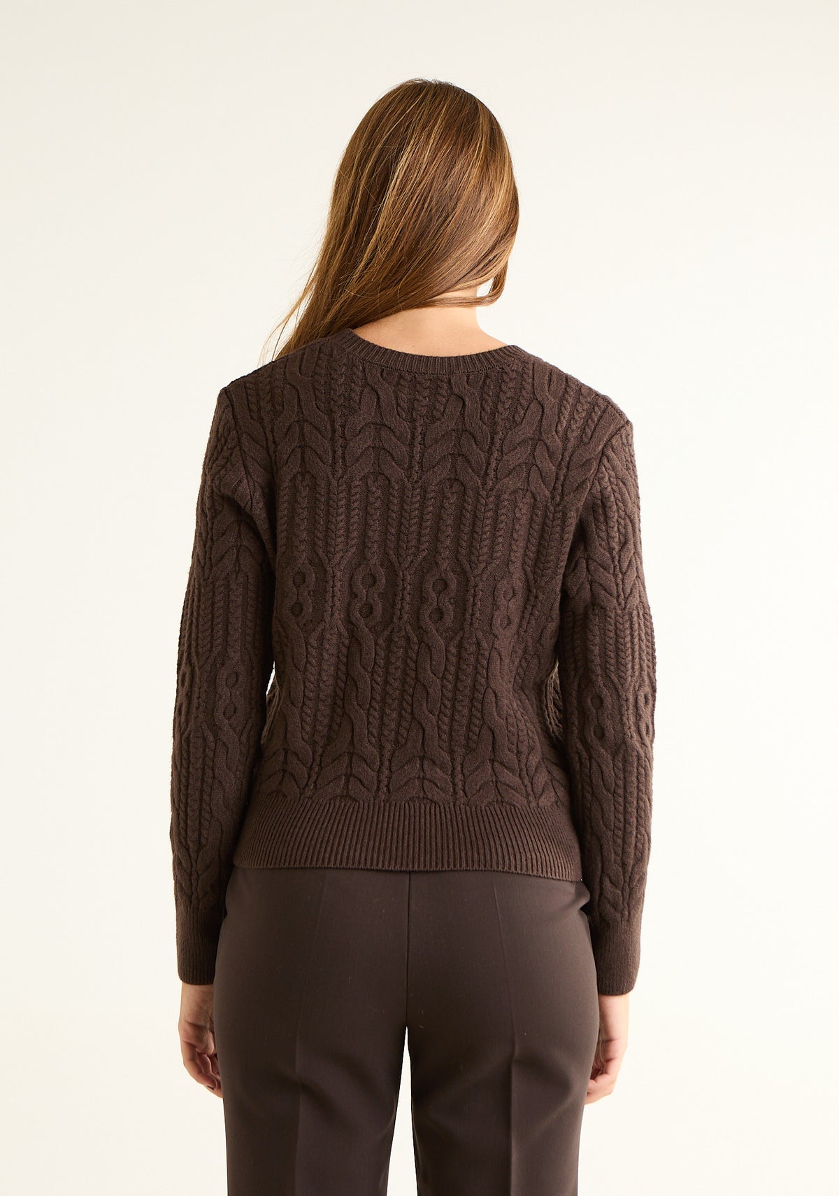 Maglia girocollo con lavorazione geometrica