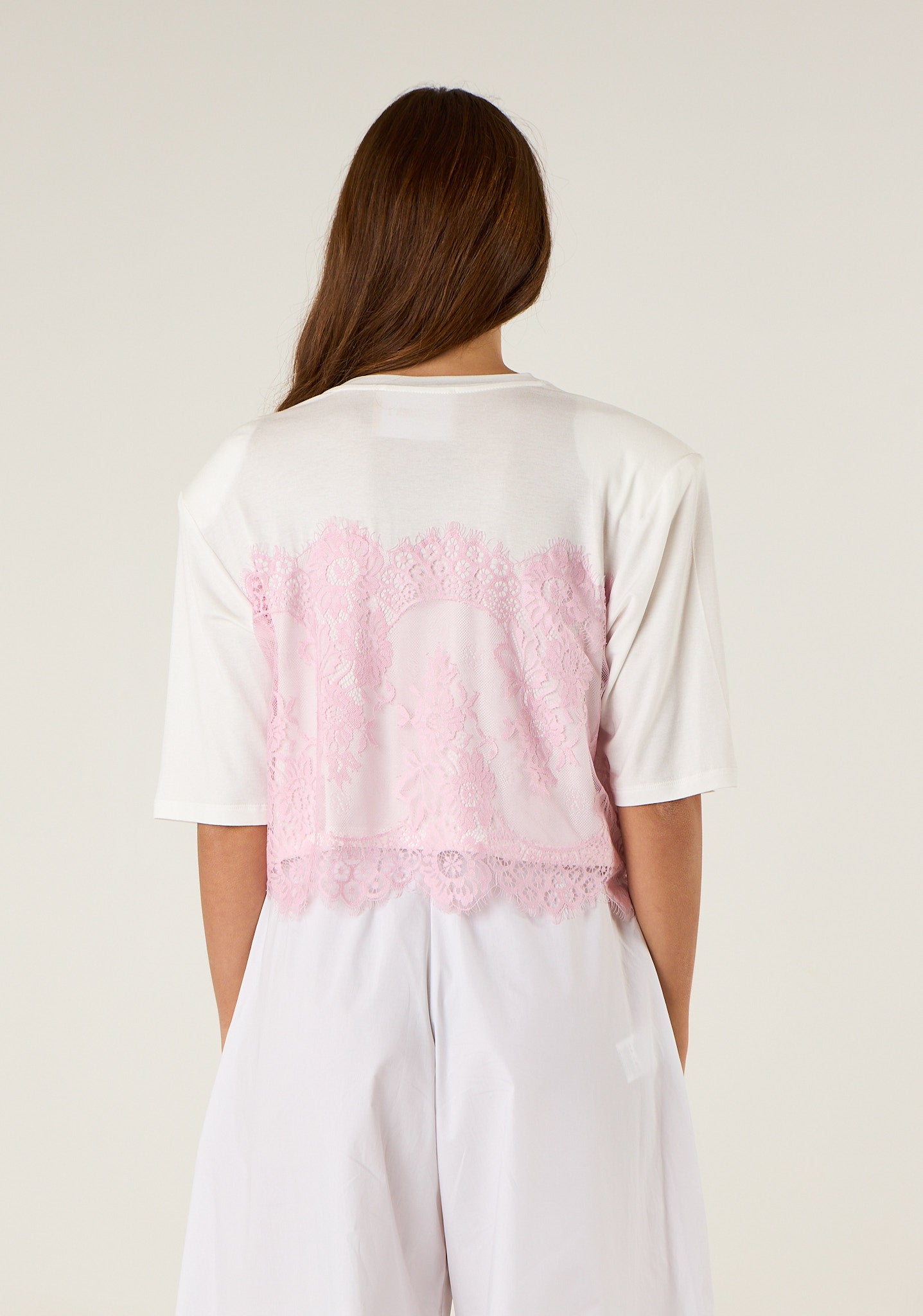 T-shirt crop con pizzo