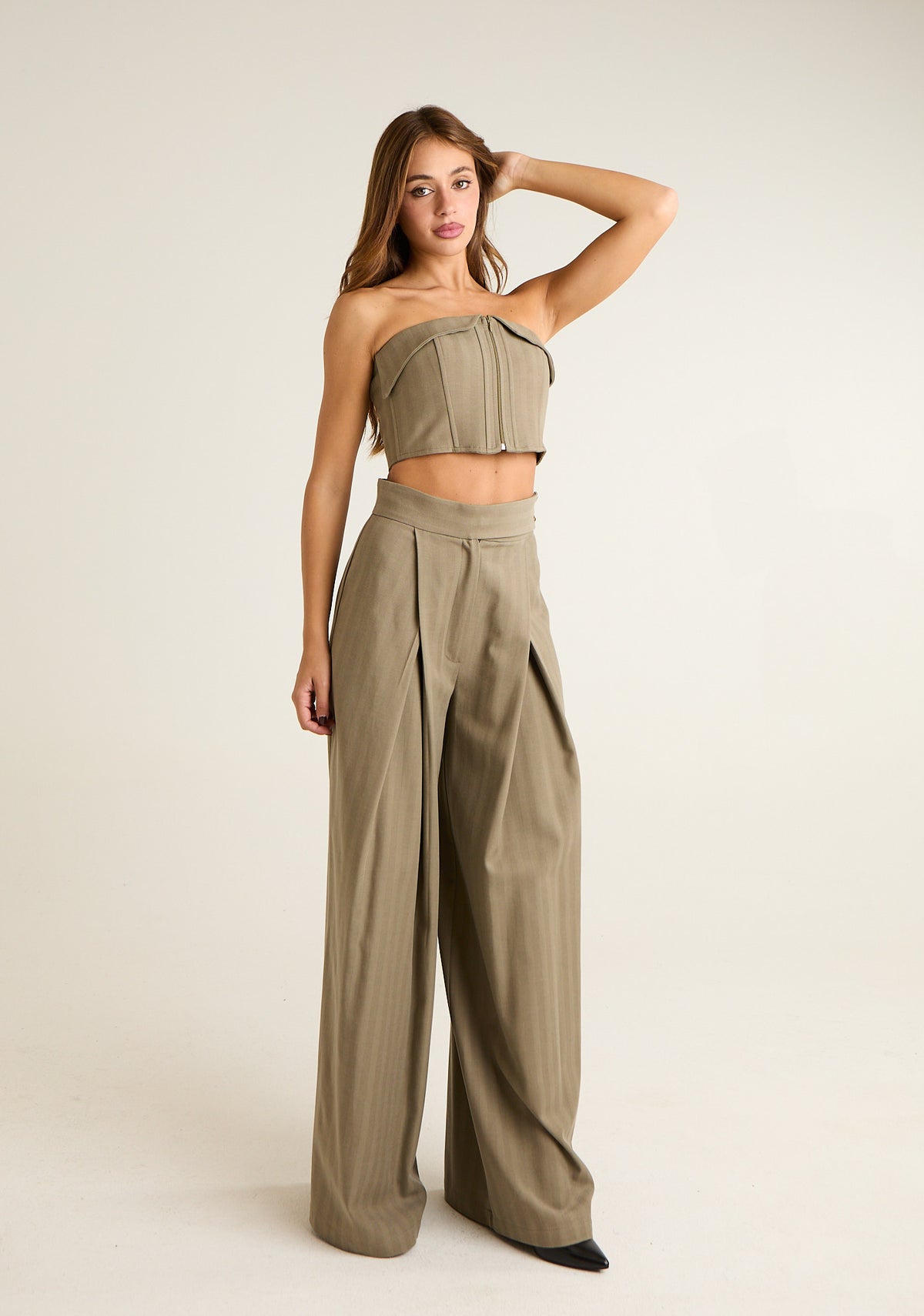 Pantalone palazzo con pences frontali