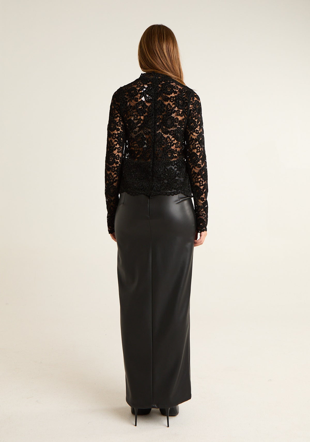 Blusa in pizzo effetto seconda pelle