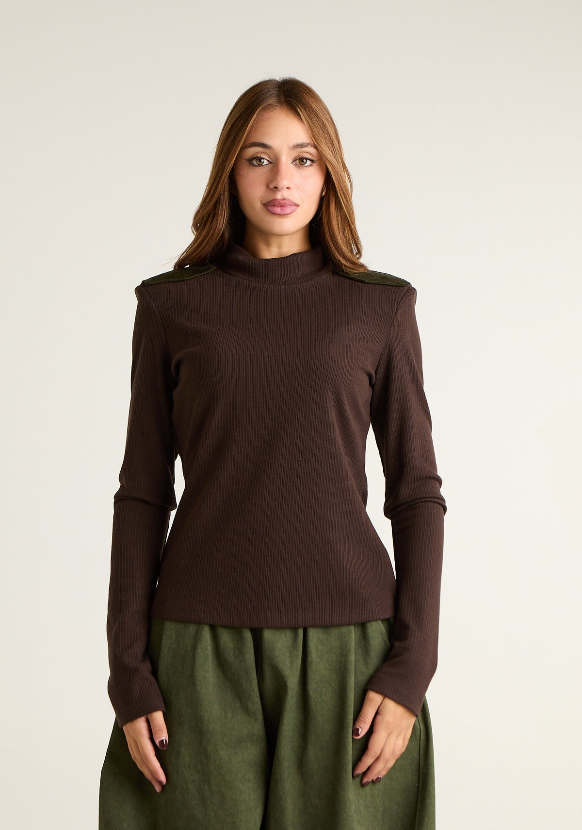 Maglia con patte decorative
