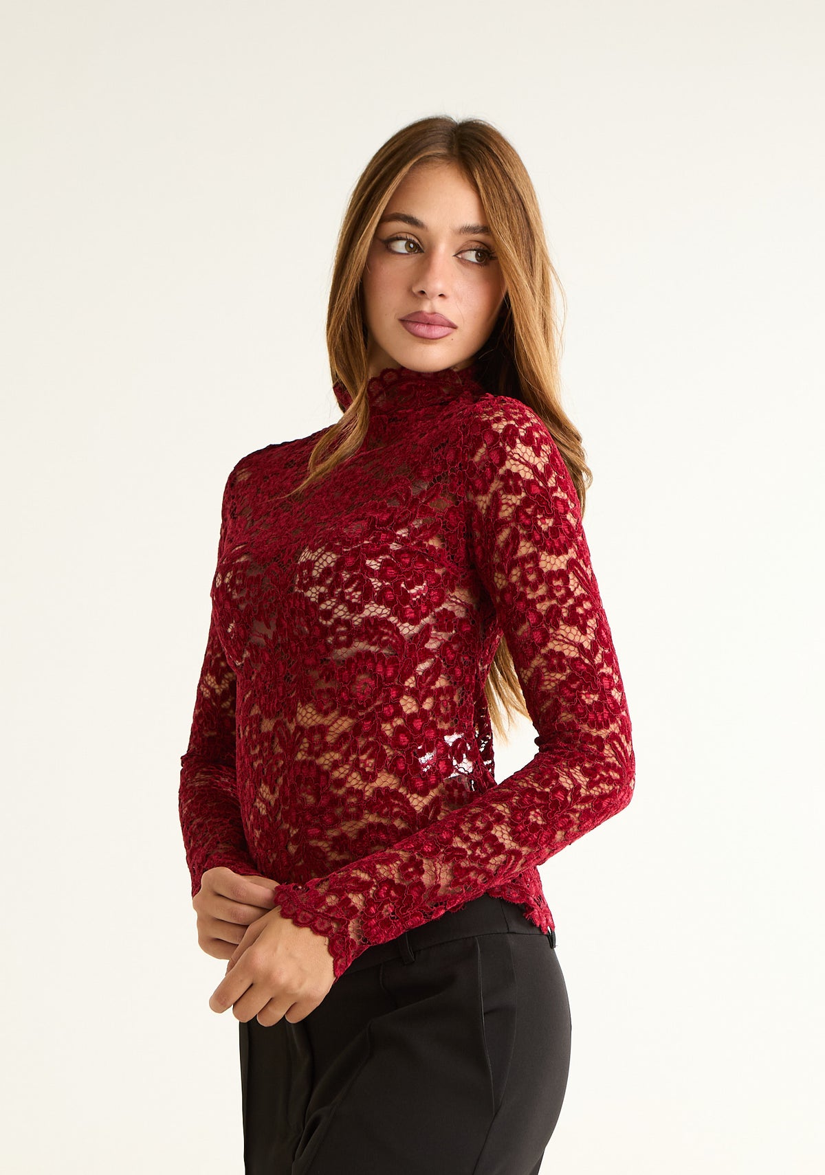 Blusa in pizzo effetto seconda pelle