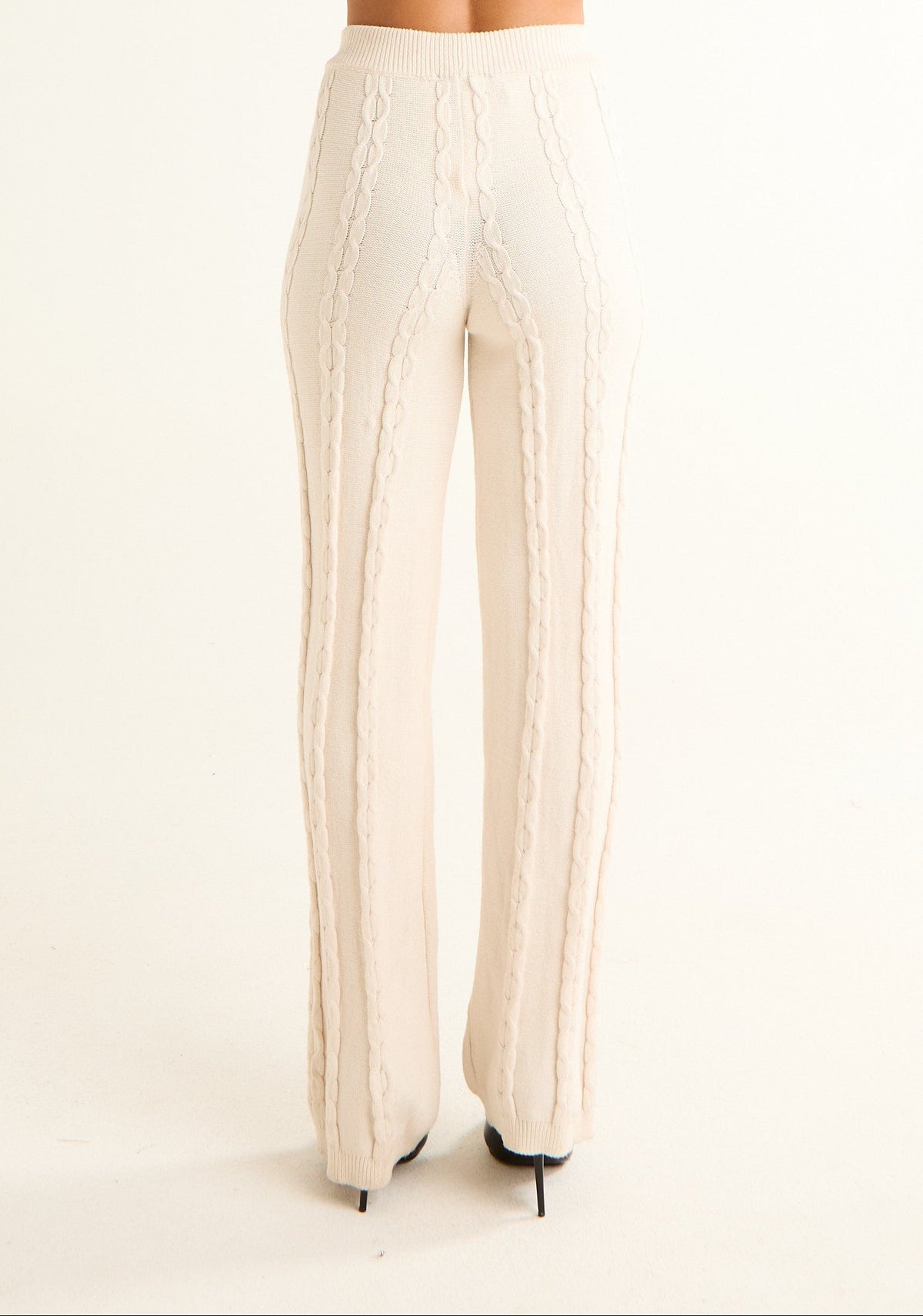 Pantalone in maglia con lavorazione a trecce