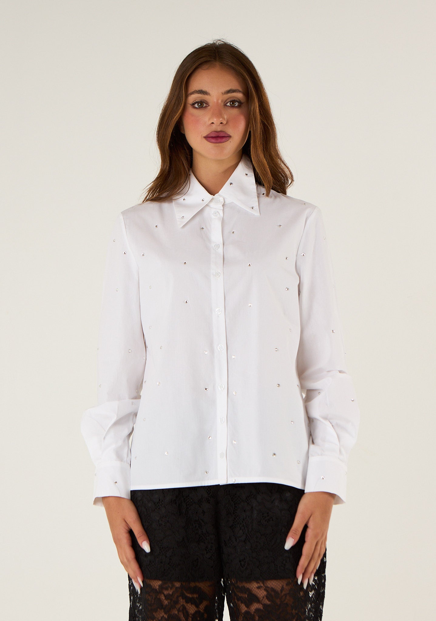 Camicia a taglio quadrato con applicazioni