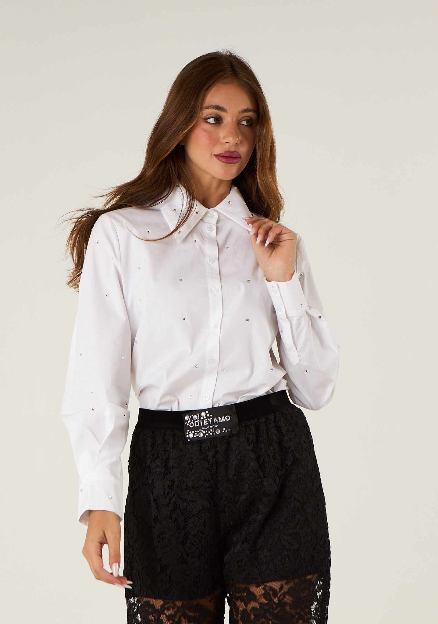 Camicia a taglio quadrato con applicazioni