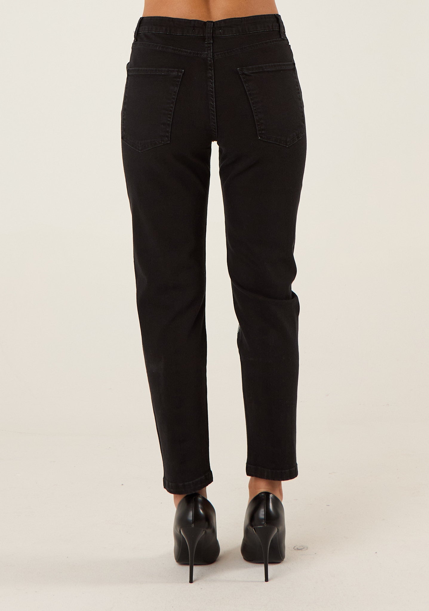 Jeans con applicazioni frontali