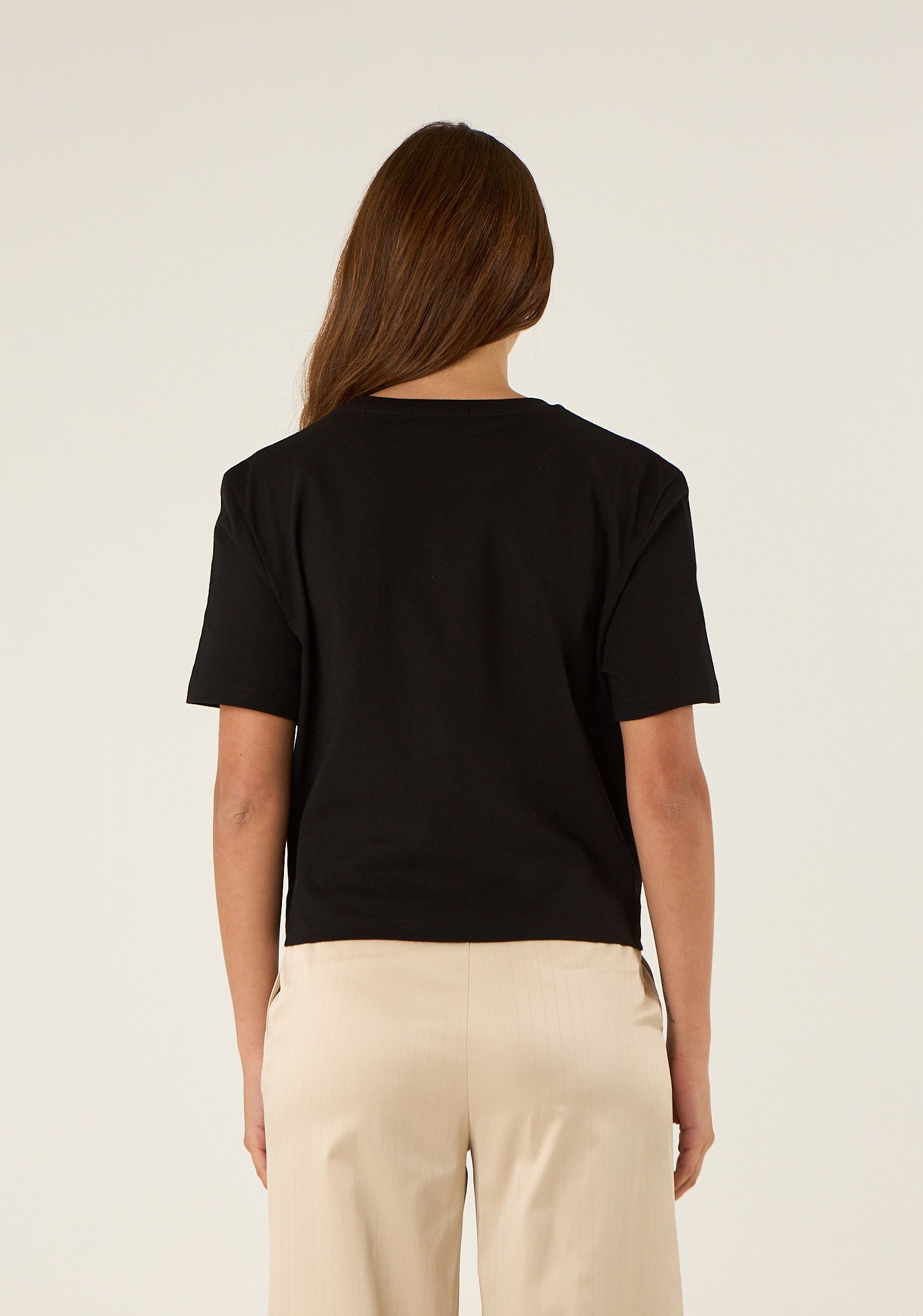 T-shirt corta con nodo e applicazioni