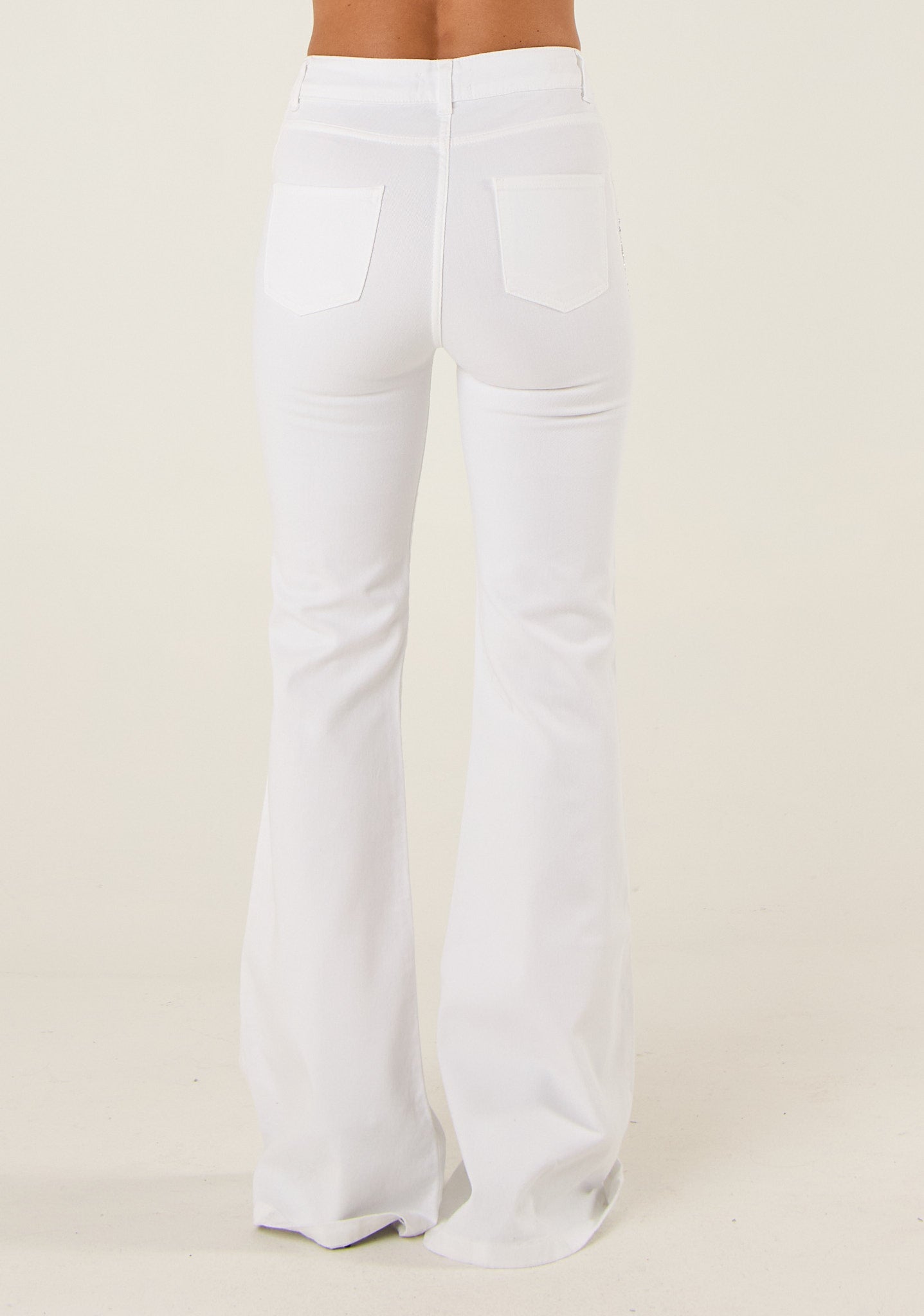 Jeans a zampa ampia con applicazioni