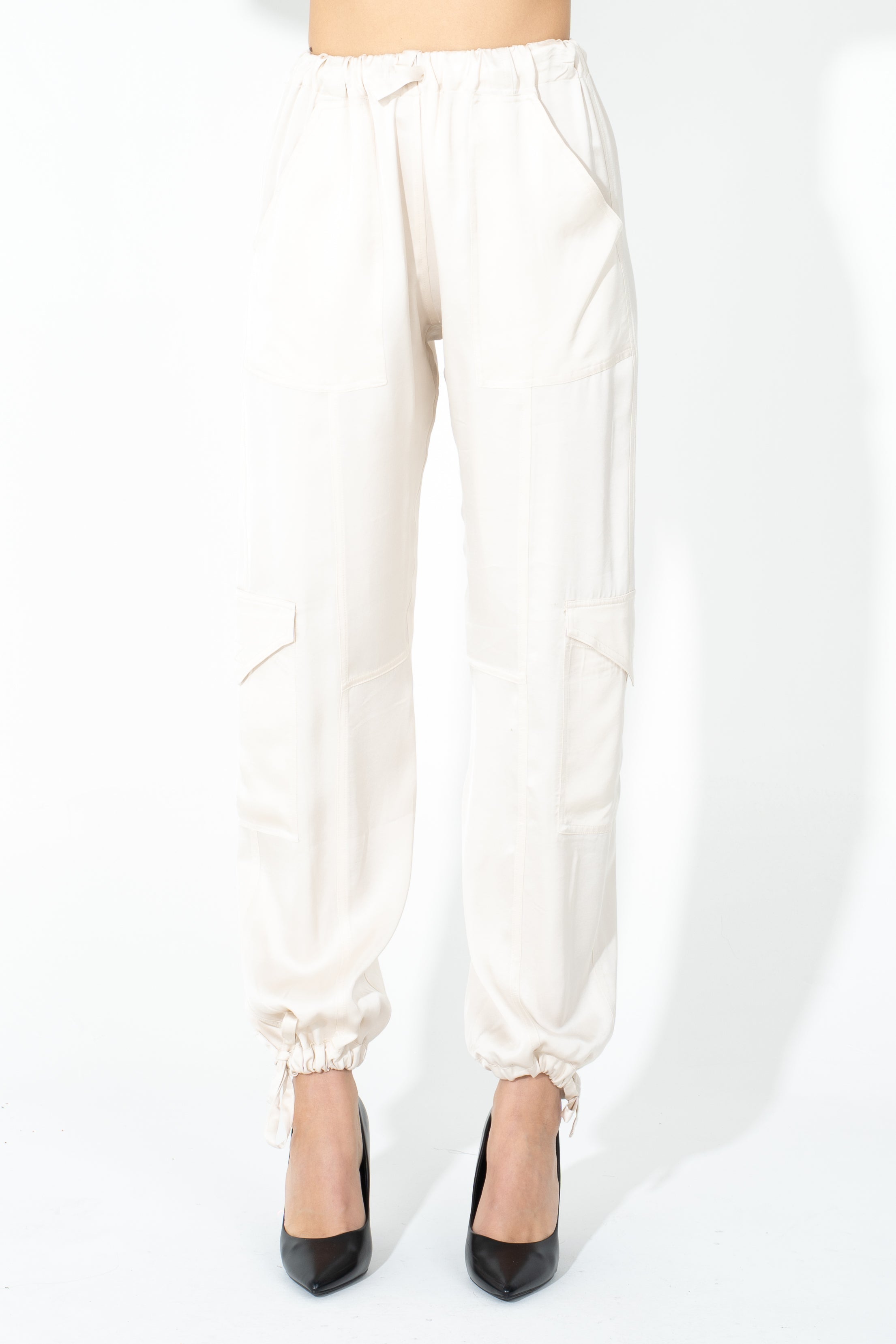 Pantalone cargo in raso