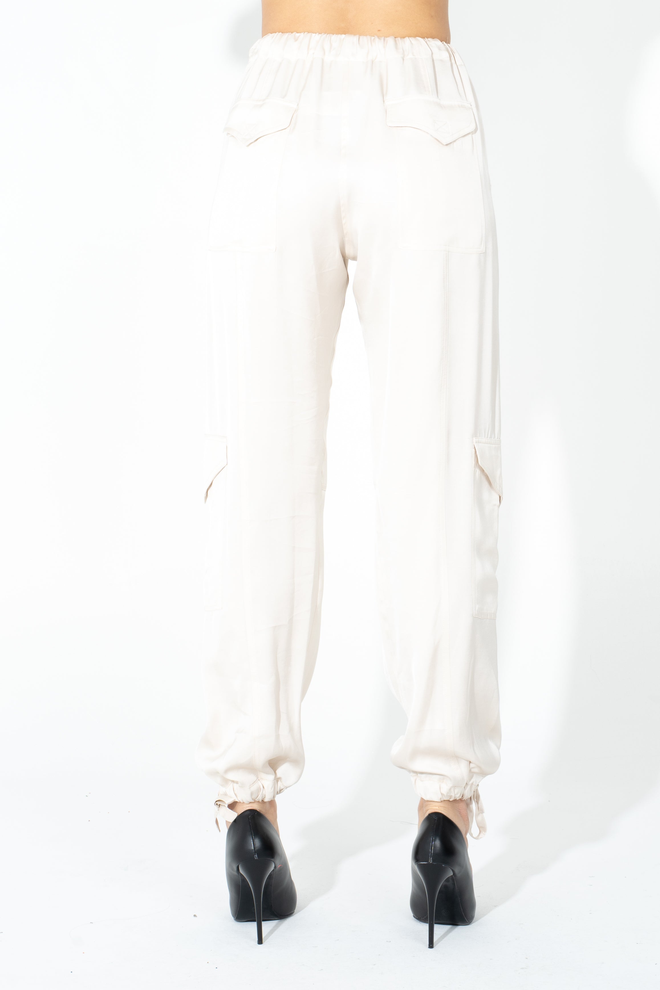 Pantalone cargo in raso