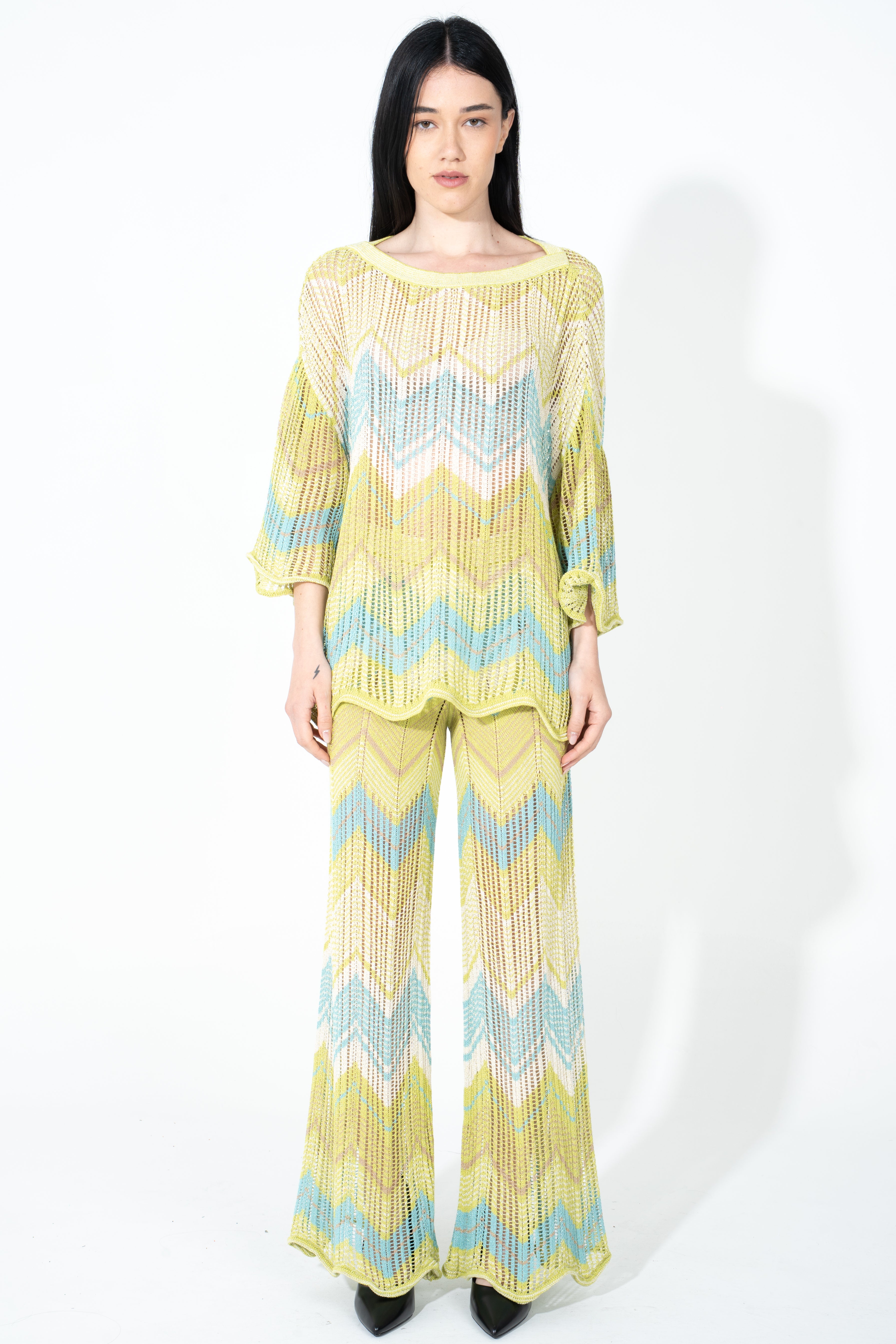 Pantalone in maglia traforata con fondo stondato