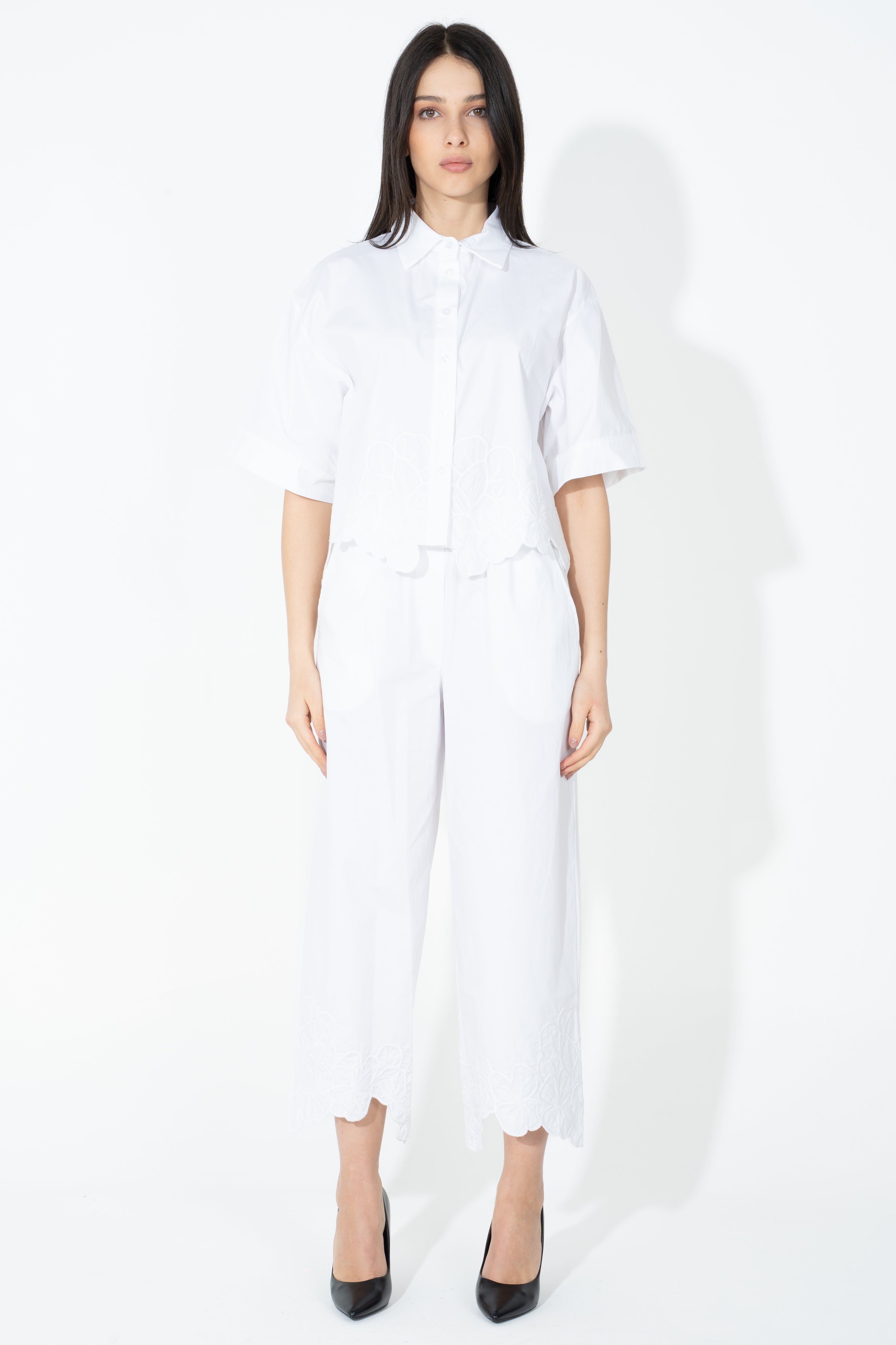 Pantalone con fondo stondato