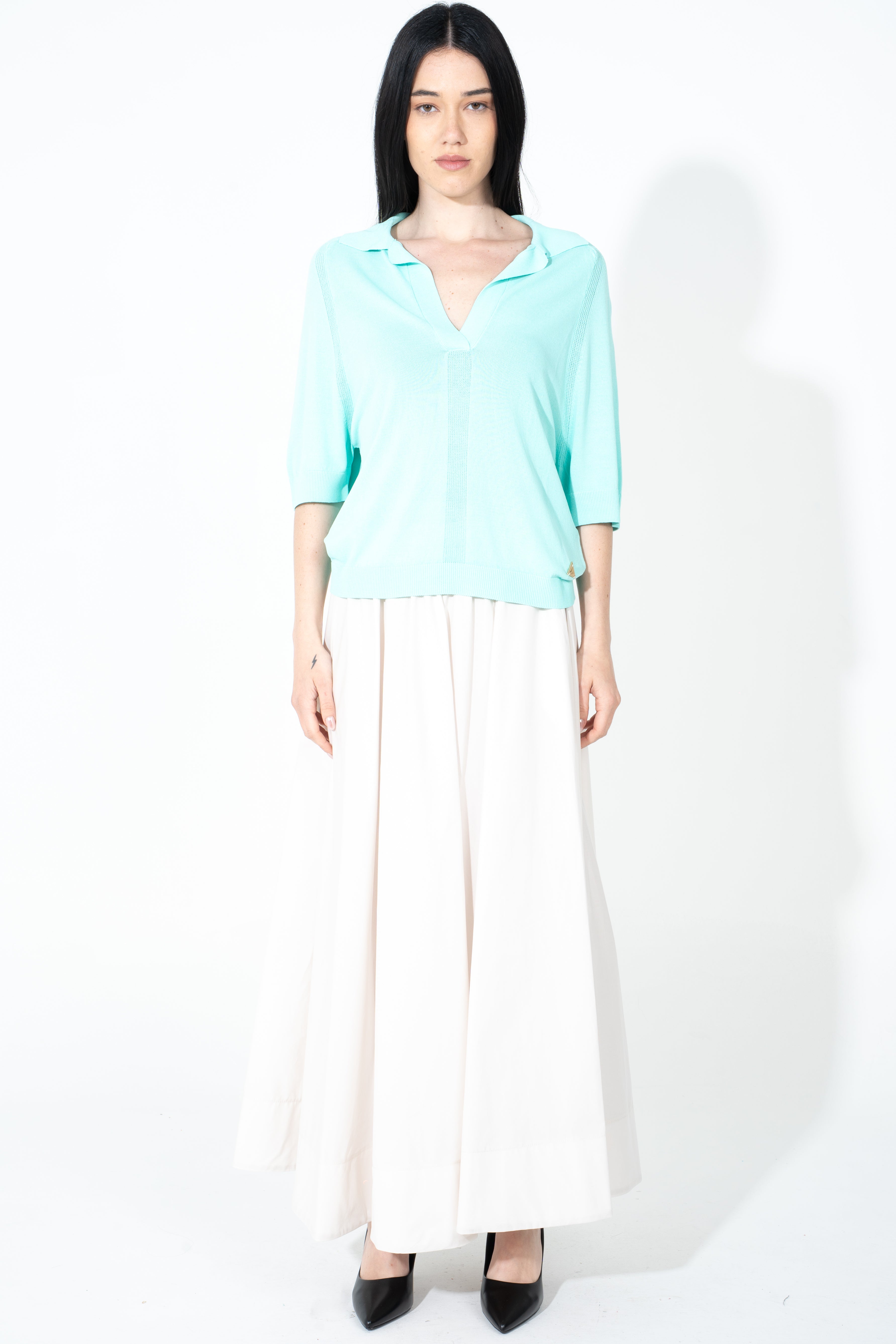 Polo morbida in maglia con scollo a V