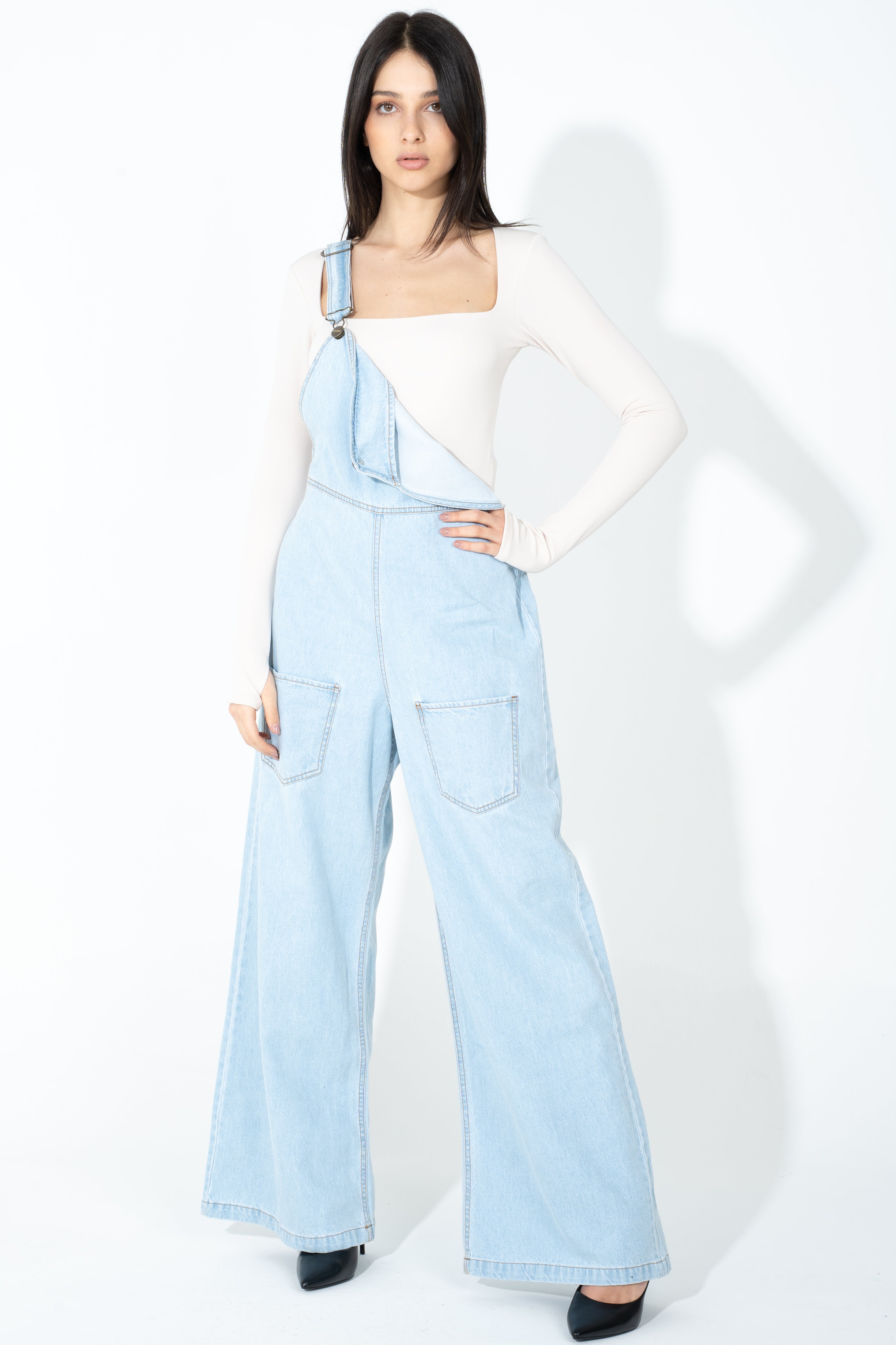 Salopette in jeans con dettagli