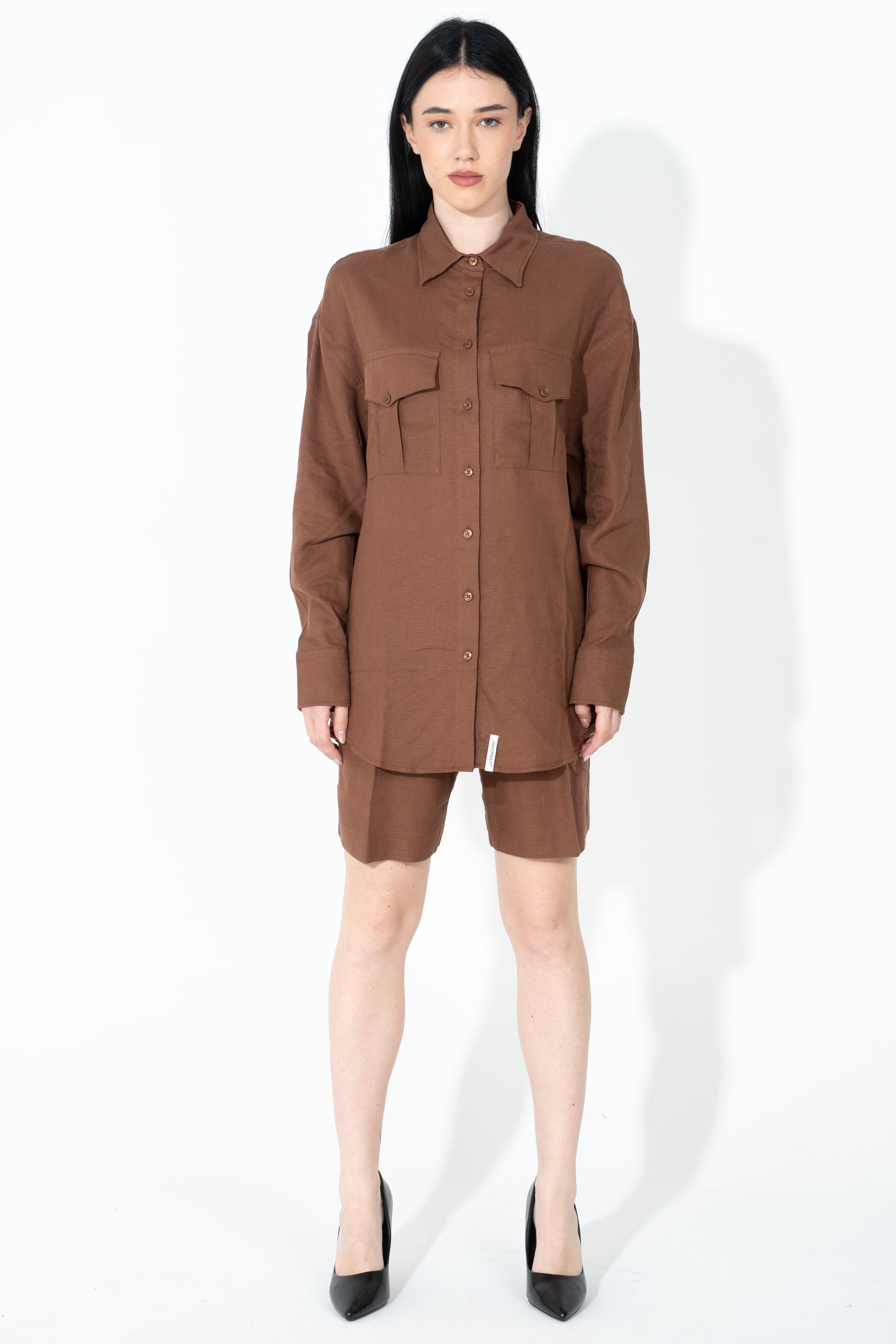 Short morbidi in lino