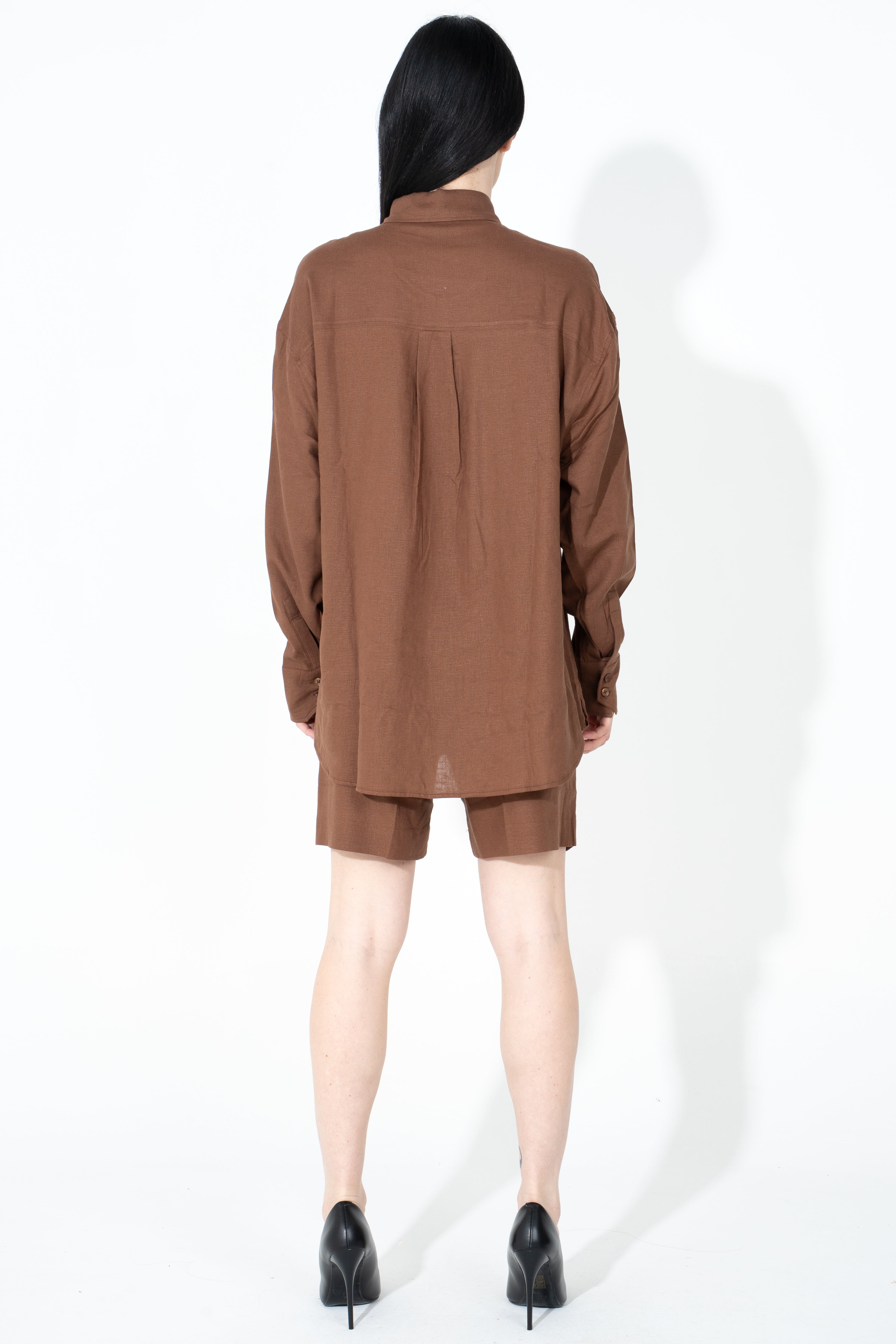 Camicia in lino con tasche frontali