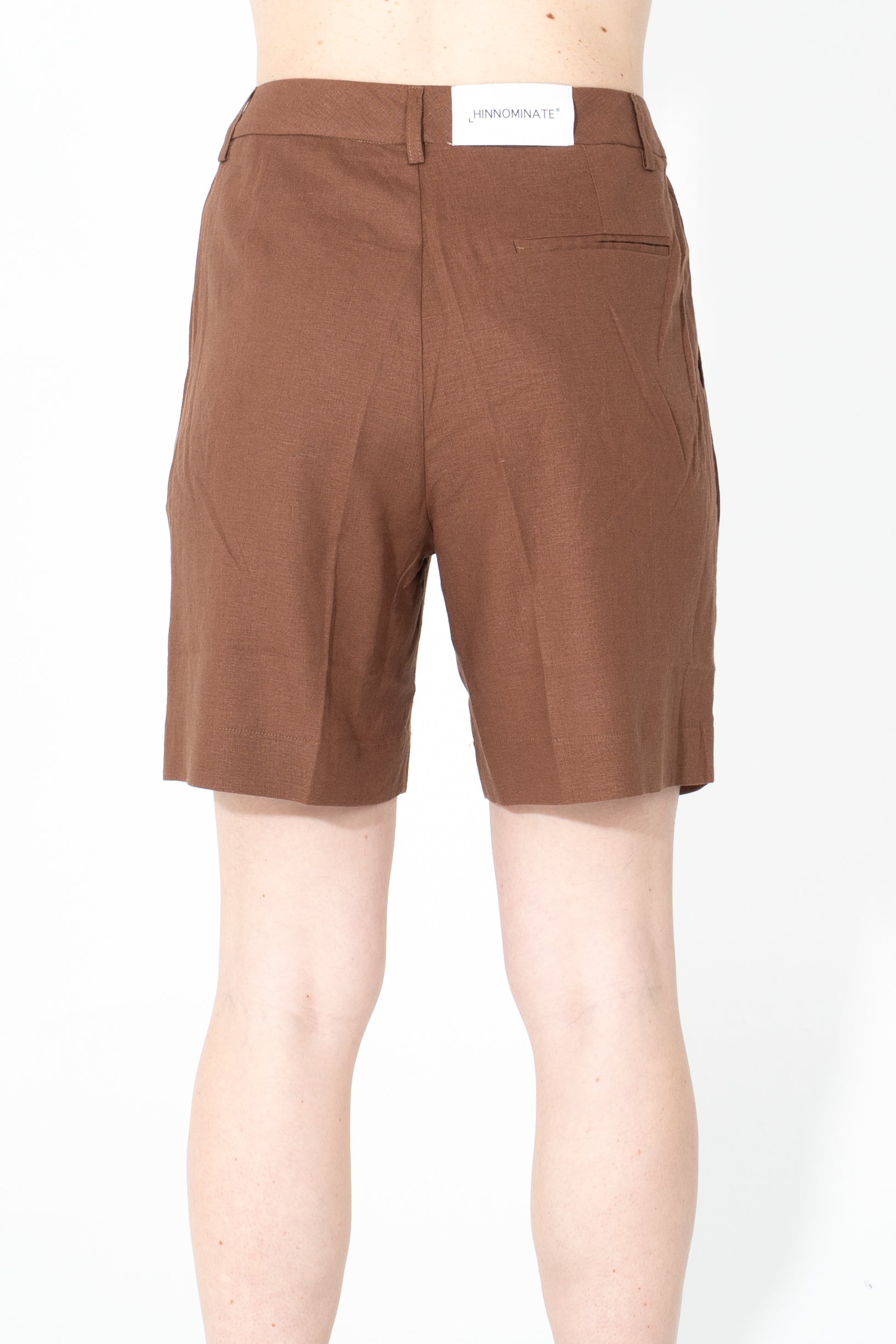 Short morbidi in lino