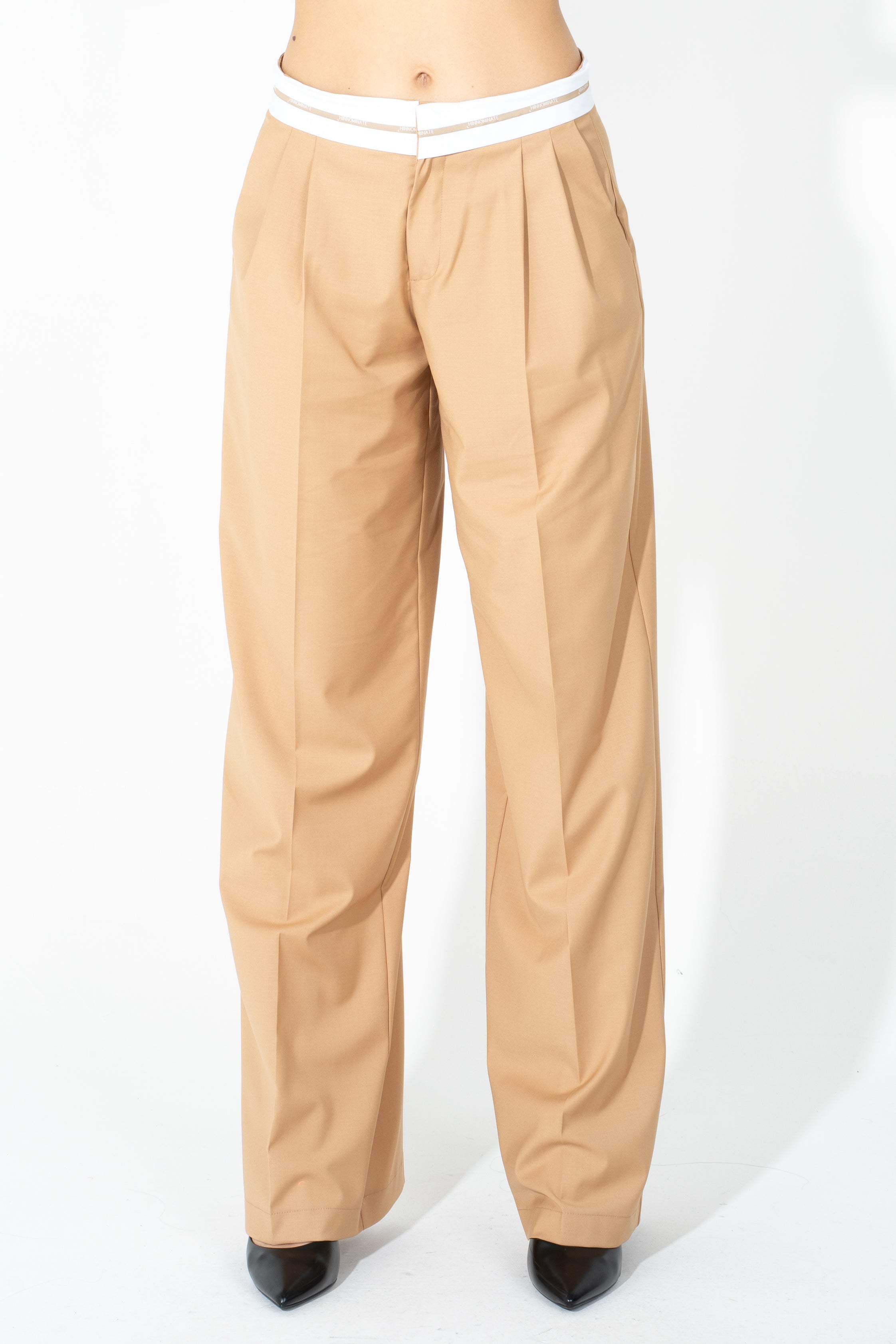 Pantalone dritto con cinto logato