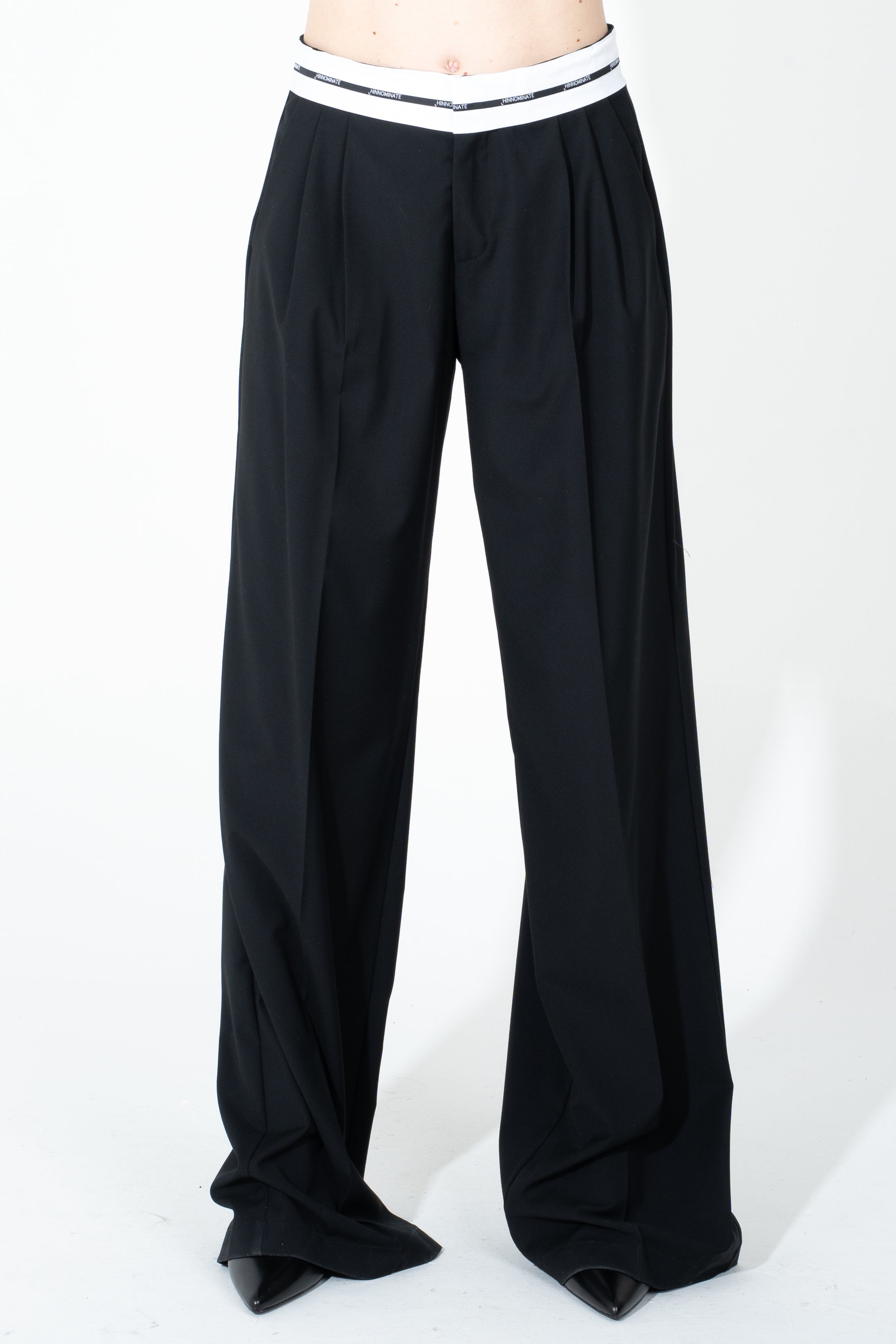 Pantalone dritto con cinto logato